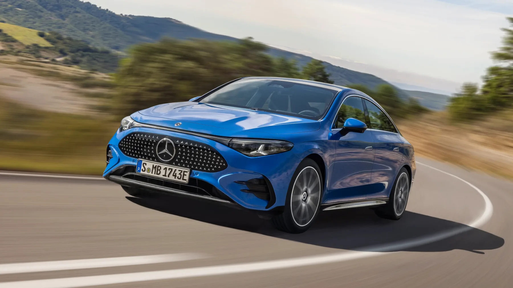 Novi Mercedes-Benz CLA 2025: vse v enem – genijalno ali tvegano?