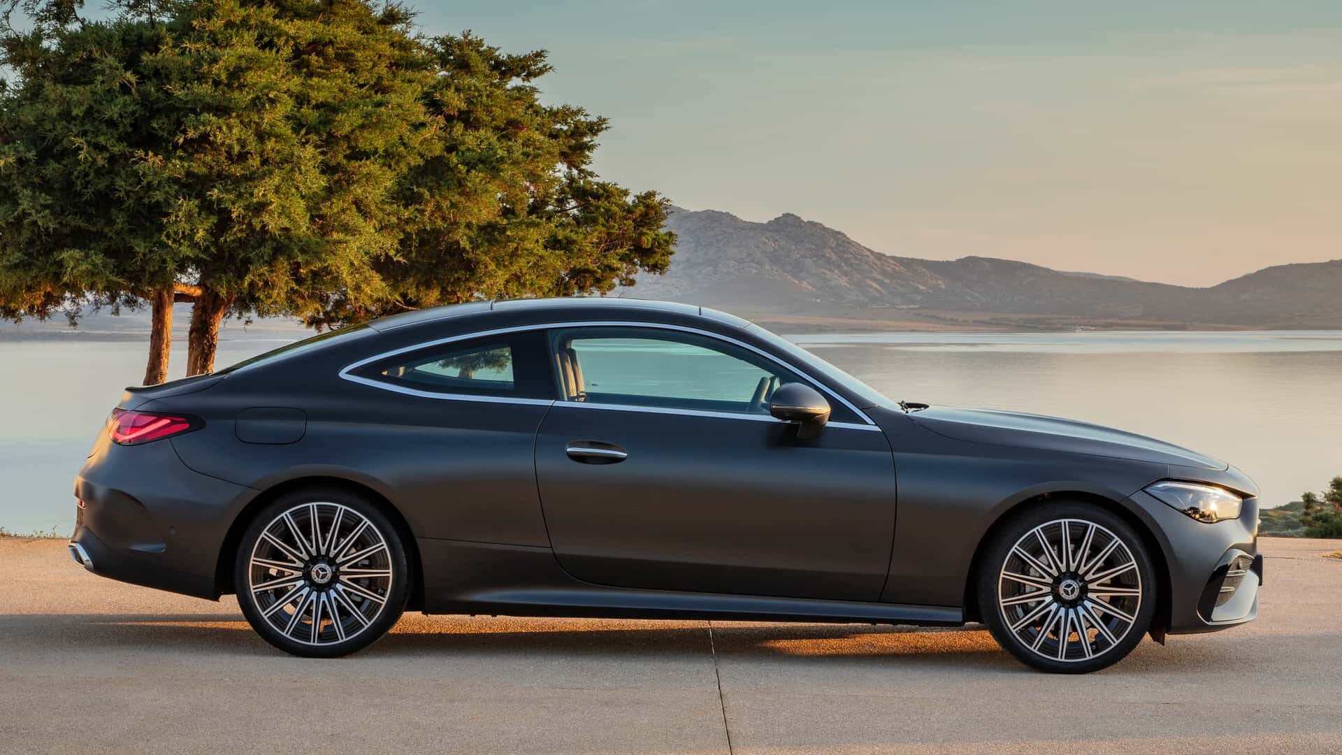 Novi Mercedes-Benz CLE Coupe: eleganca večnega kupeja