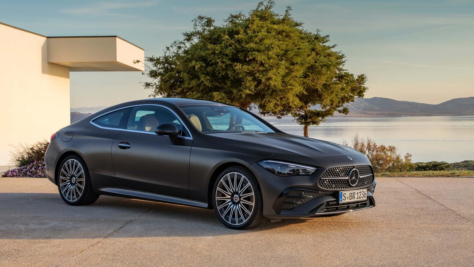 Novi Mercedes-Benz CLE Coupe: eleganca večnega kupeja
