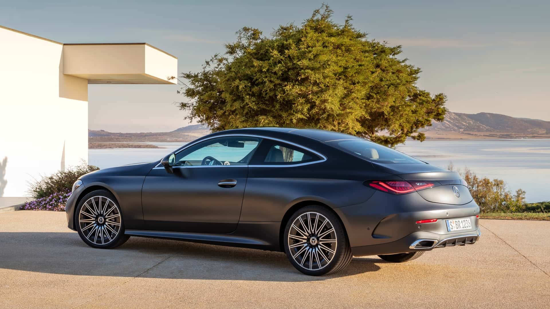 Novi Mercedes-Benz CLE Coupe: eleganca večnega kupeja