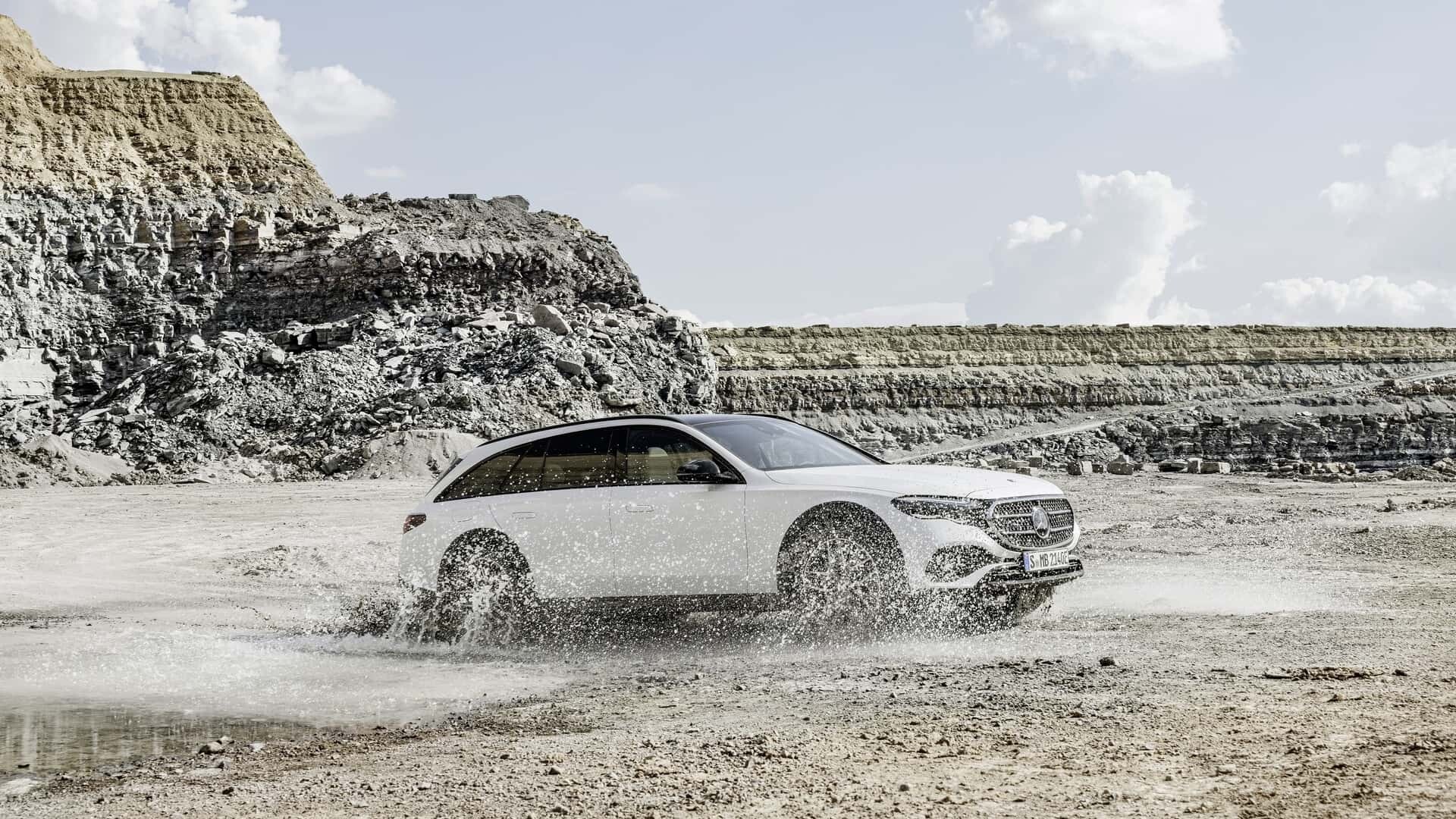 Novi Mercedes-Benz E-Class All-Terrain 2024: vozilo za vse terene, po meri arhitektov in inženirjev