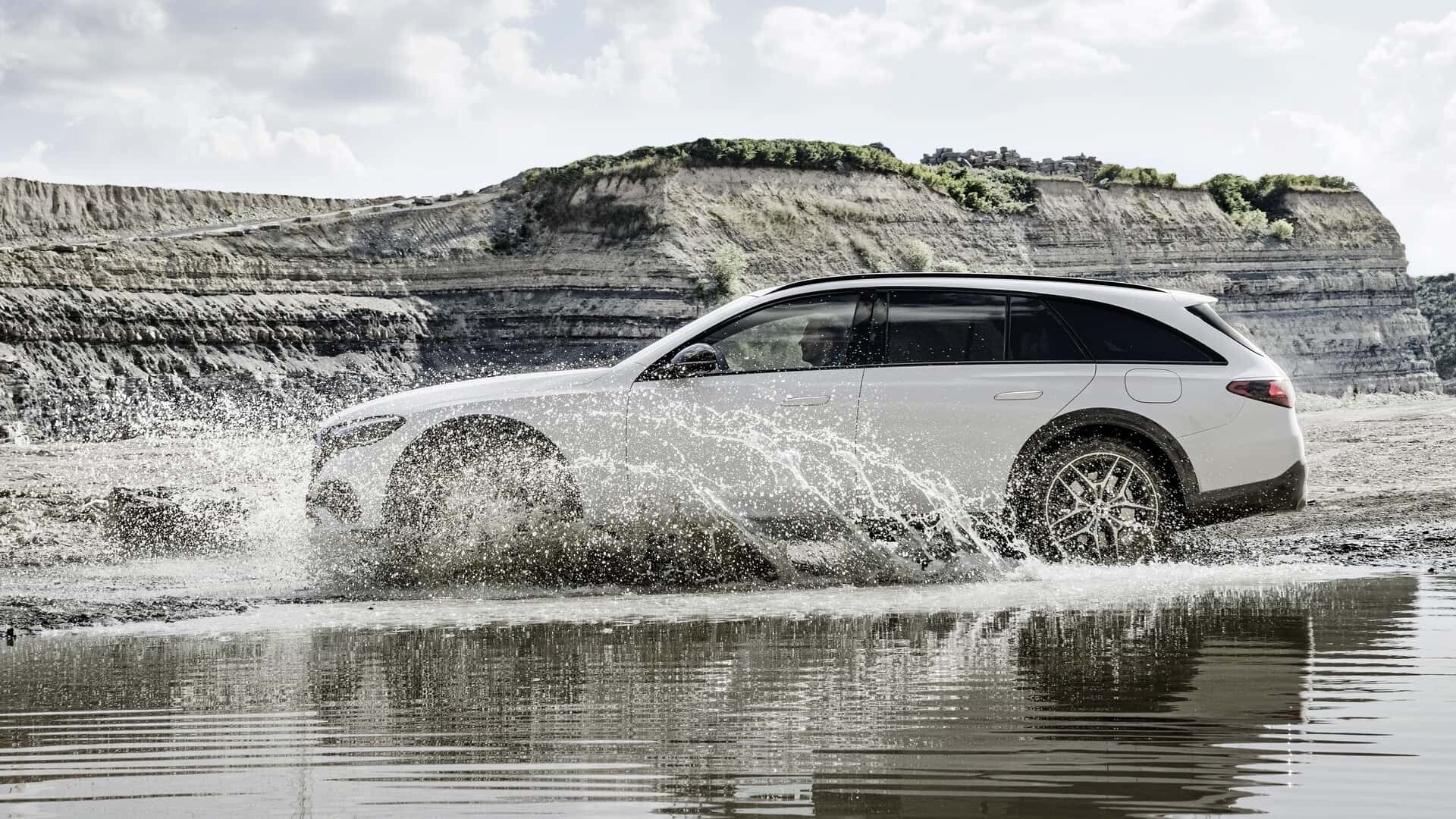 Novi Mercedes-Benz E-Class All-Terrain 2024: vozilo za vse terene, po meri arhitektov in inženirjev