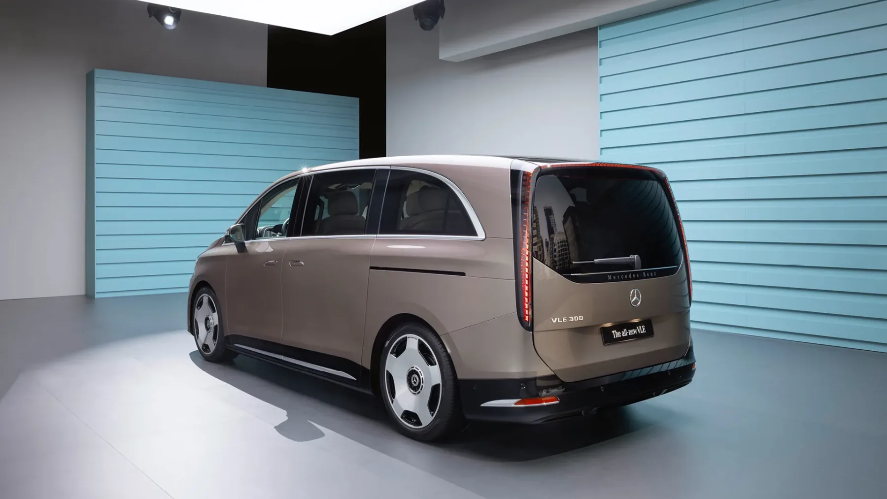 Novi Mercedes-Benz VLE: Je to sploh še kombi ali privatno letalo na kolesih?