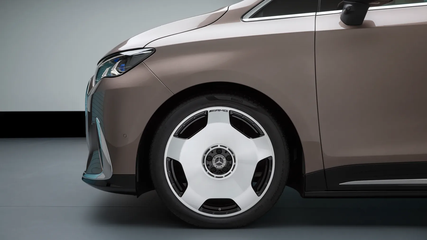 Novi Mercedes-Benz VLE: Je to sploh še kombi ali privatno letalo na kolesih?