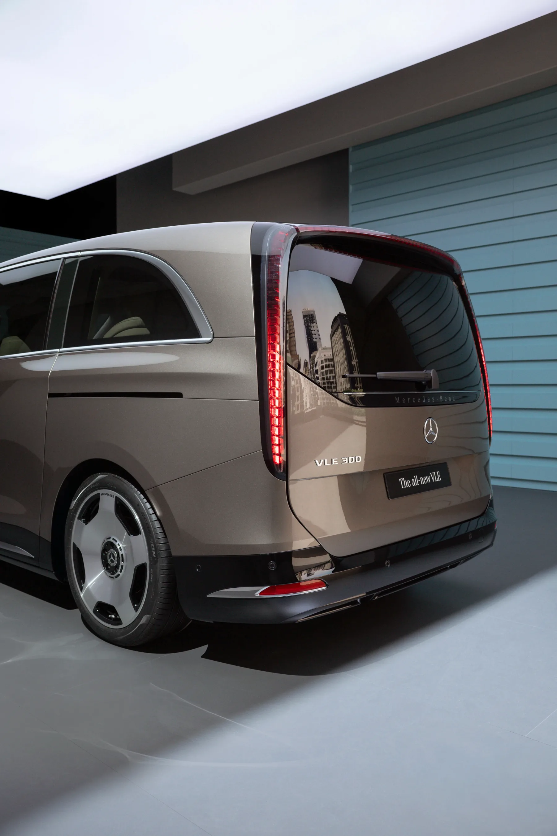 Novi Mercedes-Benz VLE: Je to sploh še kombi ali privatno letalo na kolesih?