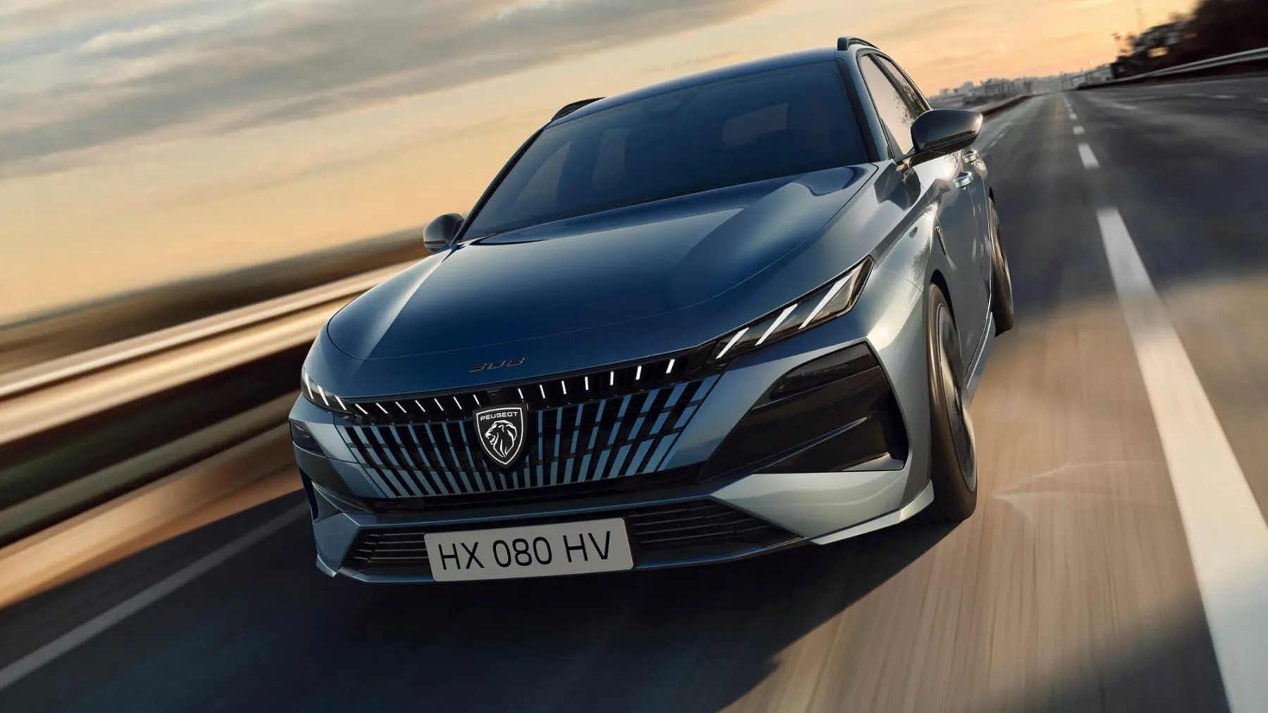Novi Peugeot 308 in 308 SW 2025: Francoski lev z osvetljenim nasmeškom in električnim ugrizom
