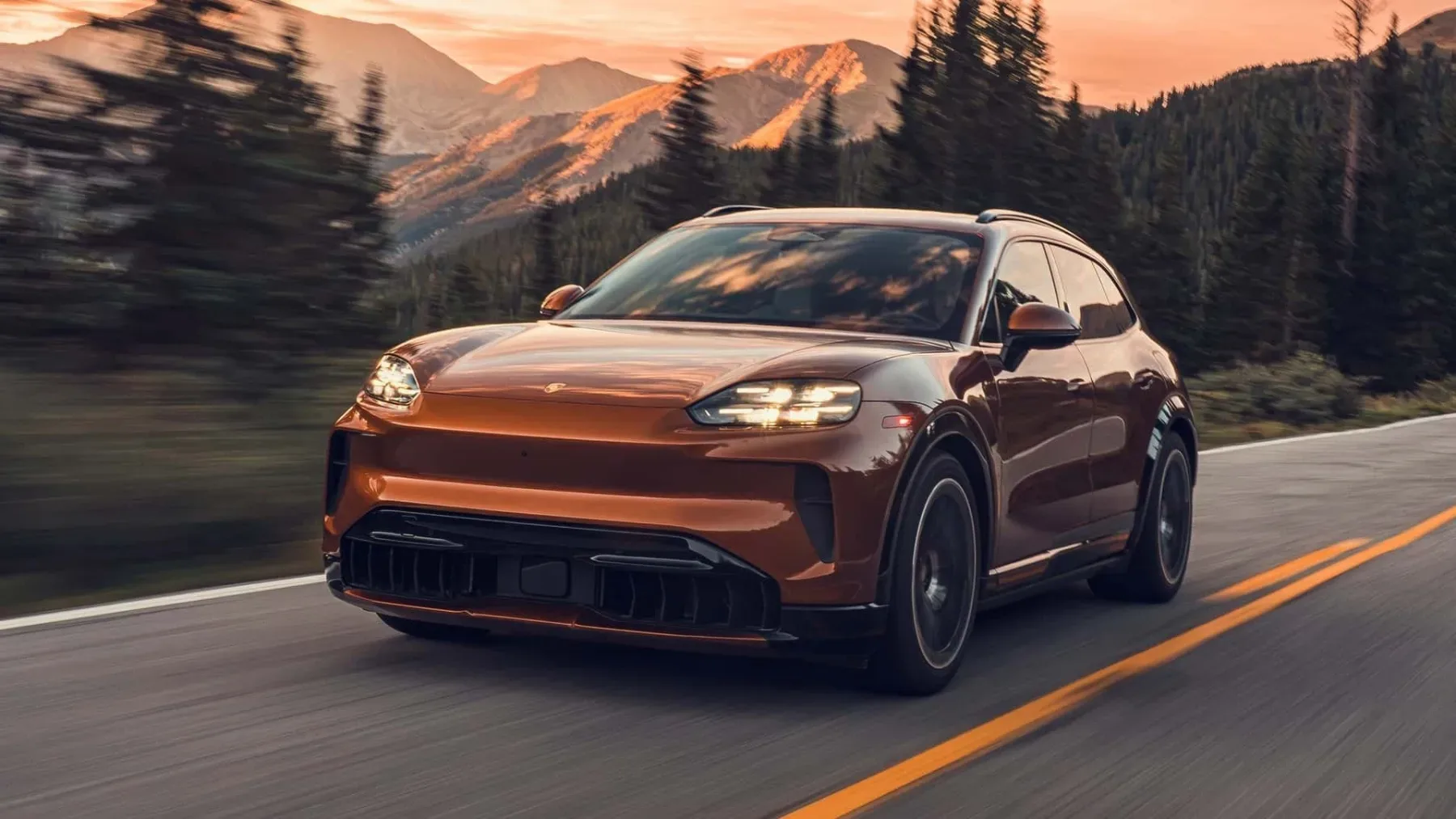 Novi Porsche Cayenne EV 2027: Ko avtomobil zapre vrata namesto vas in vas masira v ritmu rocka