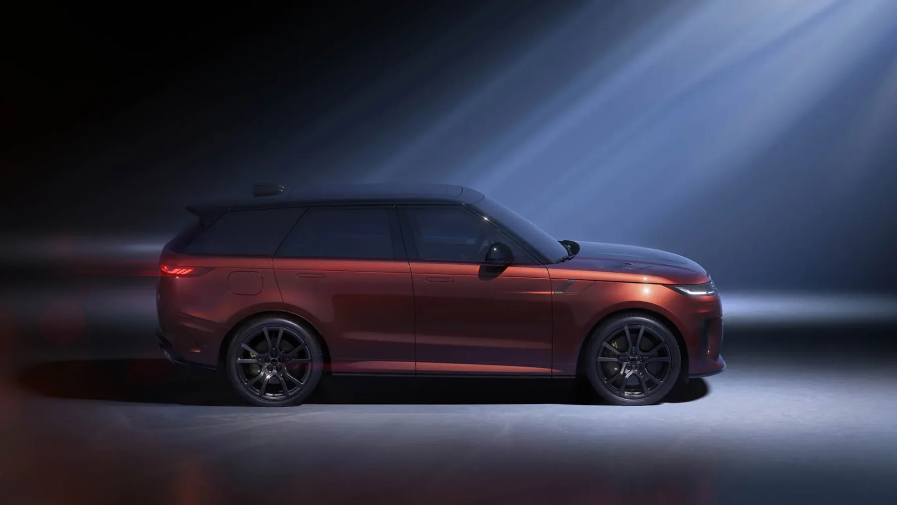 Novi Range Rover Sport SV Carbon 2025 – britanski lord, ki ogljik jemlje resno in izzva BMW X5 M Competition
