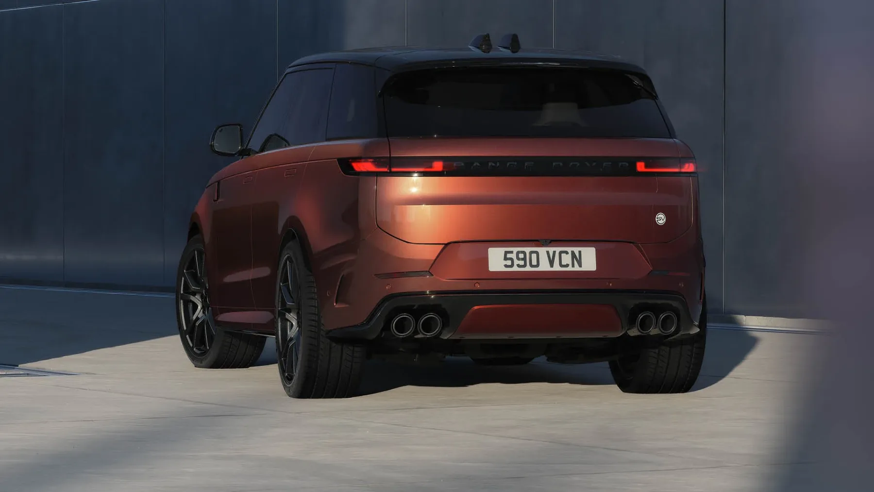 Novi Range Rover Sport SV Carbon 2025 – britanski lord, ki ogljik jemlje resno in izzva BMW X5 M Competition