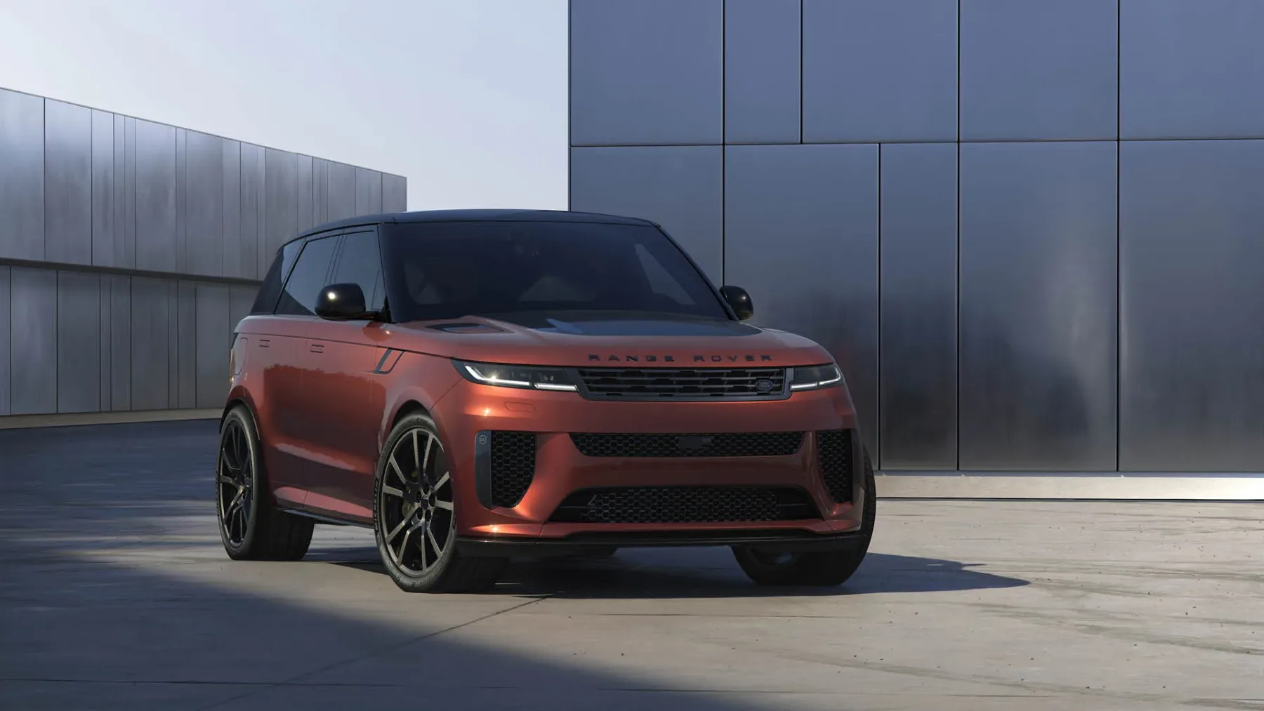 Novi Range Rover Sport SV Carbon 2025 – britanski lord, ki ogljik jemlje resno in izzva BMW X5 M Competition