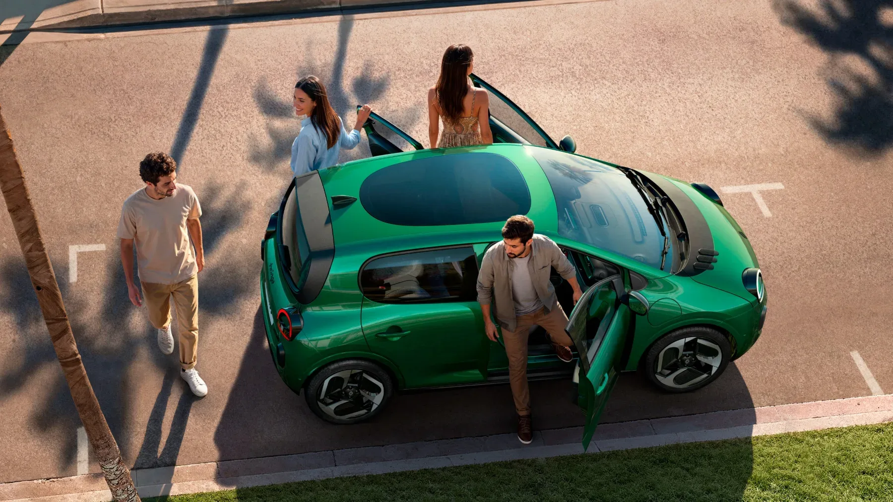 Noro! Novi Renault Twingo E-Tech je dobil najbolj čudaško streho: Jajčasto okno v nebo