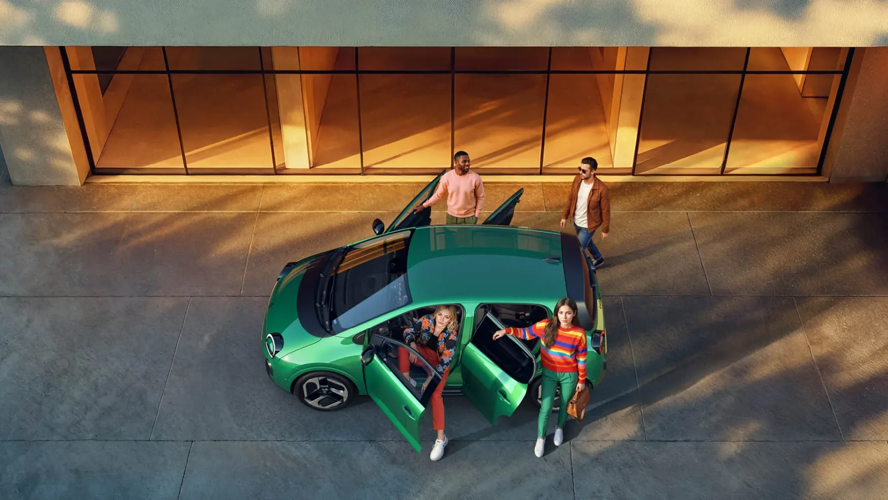 Novi Renault Twingo E-Tech – tipično francoski mali posebnež, ki hoče rešiti Evropo pred dolgimi kabli