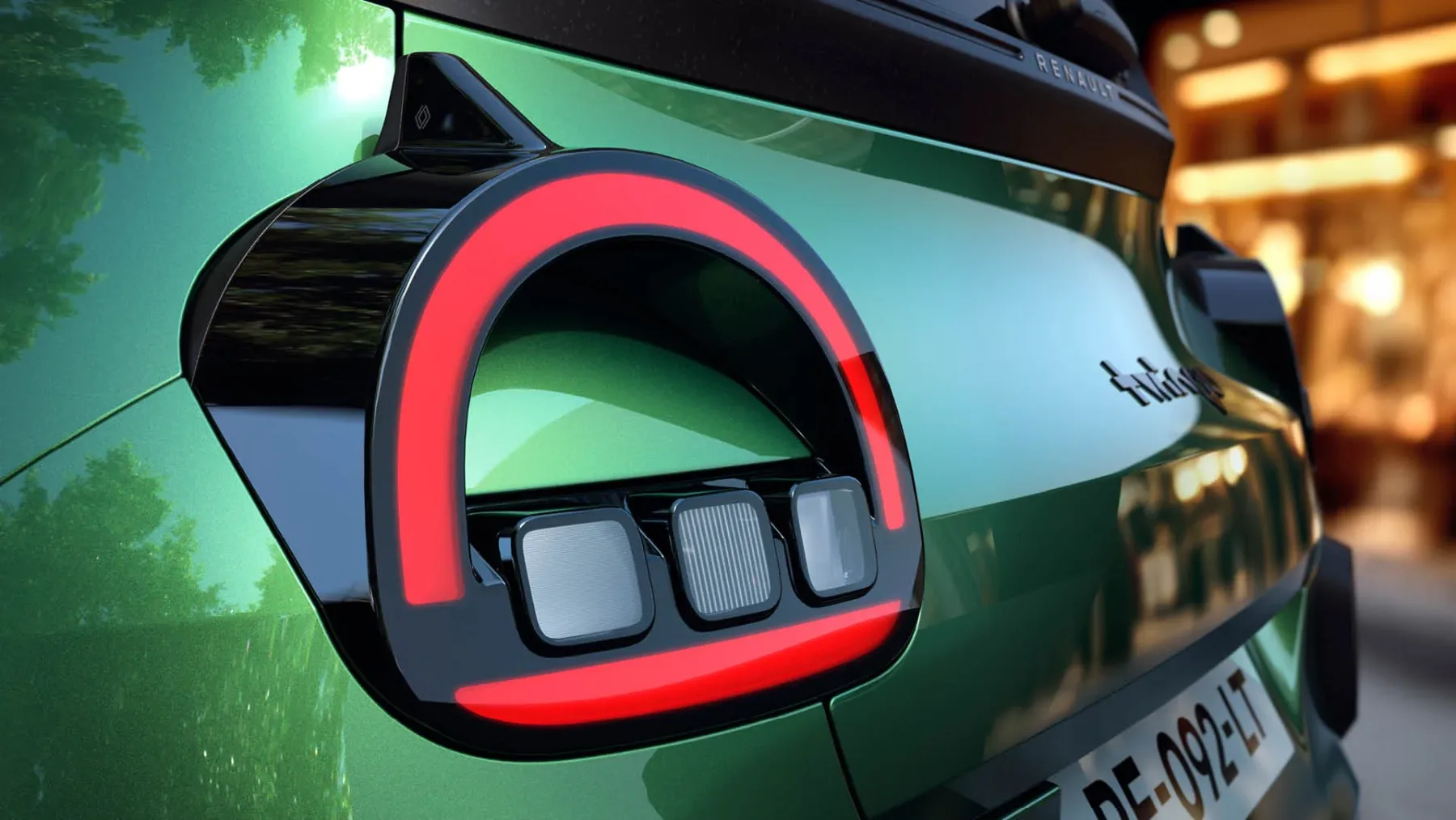 Novi Renault Twingo E-Tech – tipično francoski mali posebnež, ki hoče rešiti Evropo pred dolgimi kabli