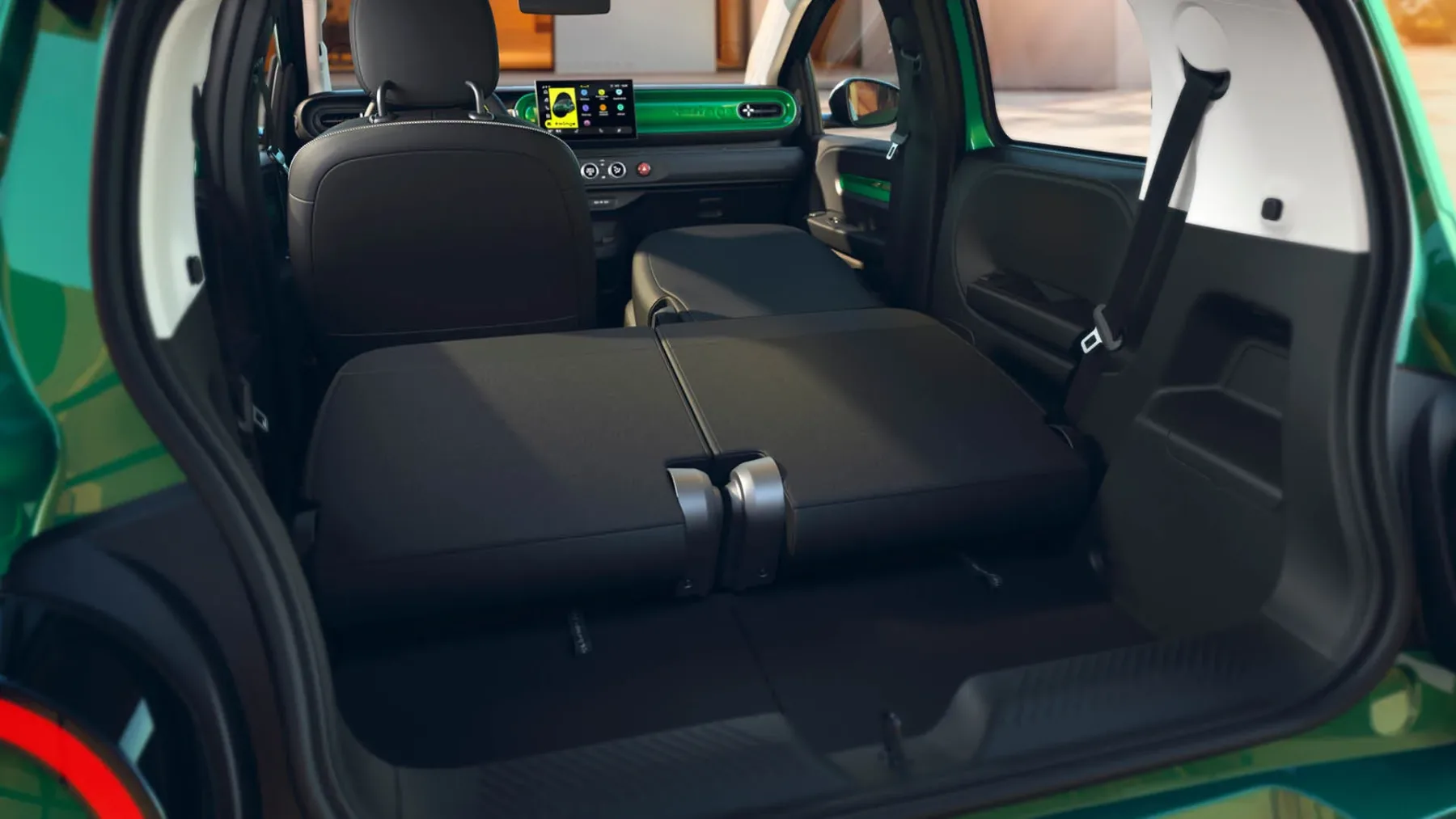 Novi Renault Twingo E-Tech – tipično francoski mali posebnež, ki hoče rešiti Evropo pred dolgimi kabli