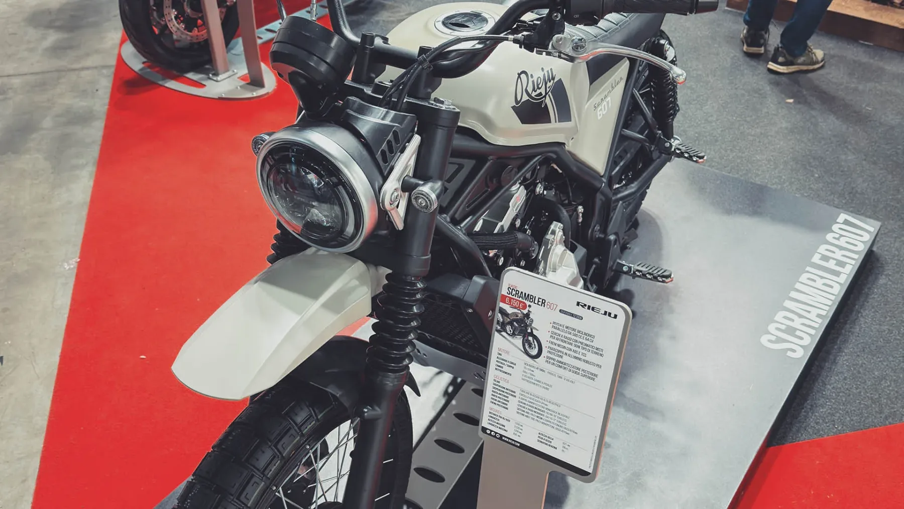 Novi RIEJU SCRAMBLER 607 – 2026 – retro upor iz 60. let, z novim srcem in sodobno elektroniko (EICMA 2025)