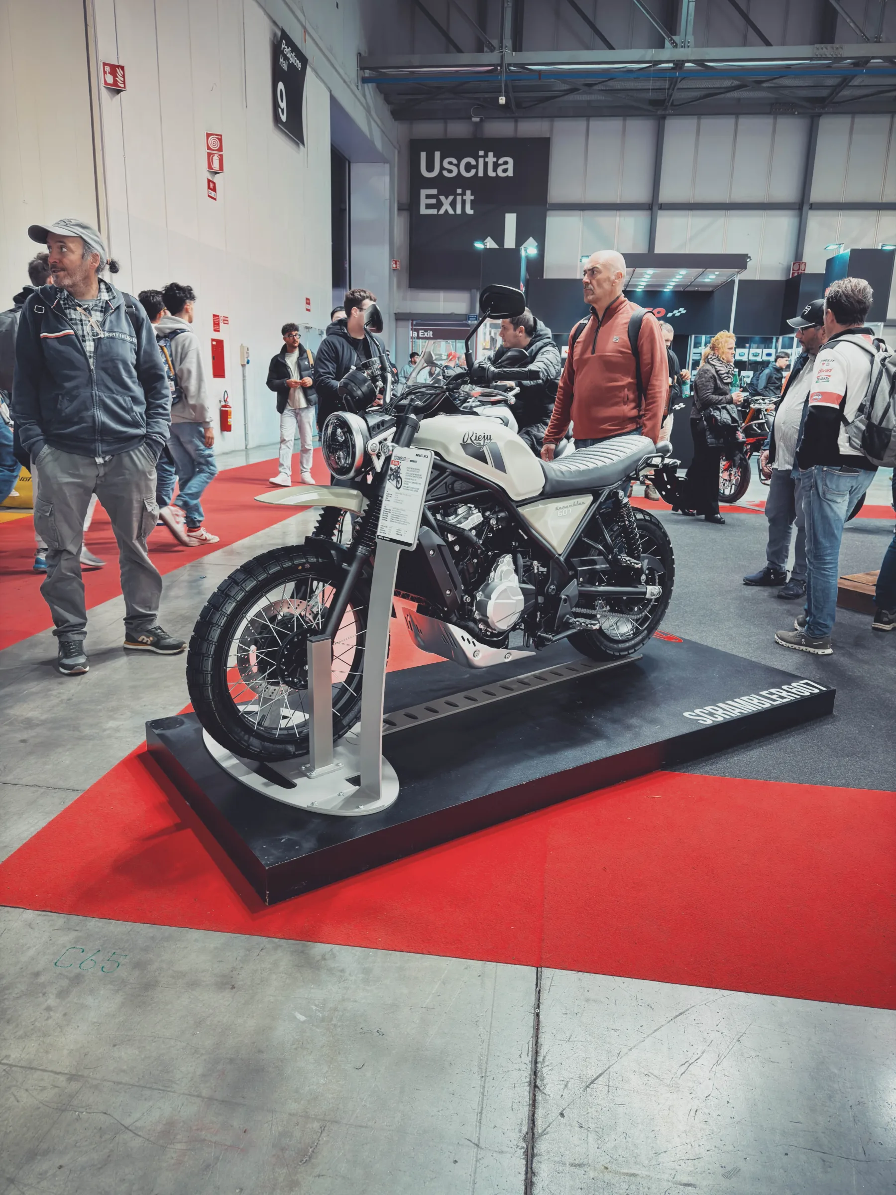 Novi RIEJU SCRAMBLER 607 – 2026 – retro upor iz 60. let, z novim srcem in sodobno elektroniko (EICMA 2025)