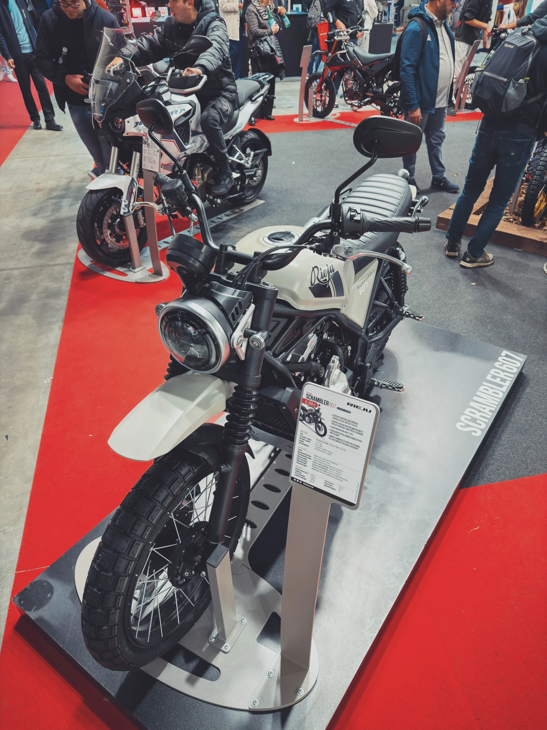 Novi RIEJU SCRAMBLER 607 – 2026 – retro upor iz 60. let, z novim srcem in sodobno elektroniko (EICMA 2025)