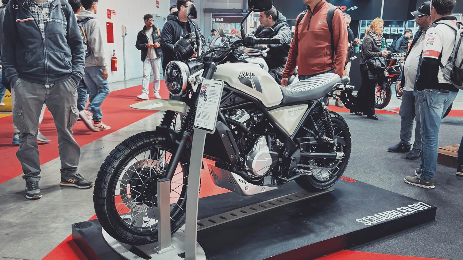 Novi RIEJU SCRAMBLER 607 – 2026 – retro upor iz 60. let, z novim srcem in sodobno elektroniko (EICMA 2025)