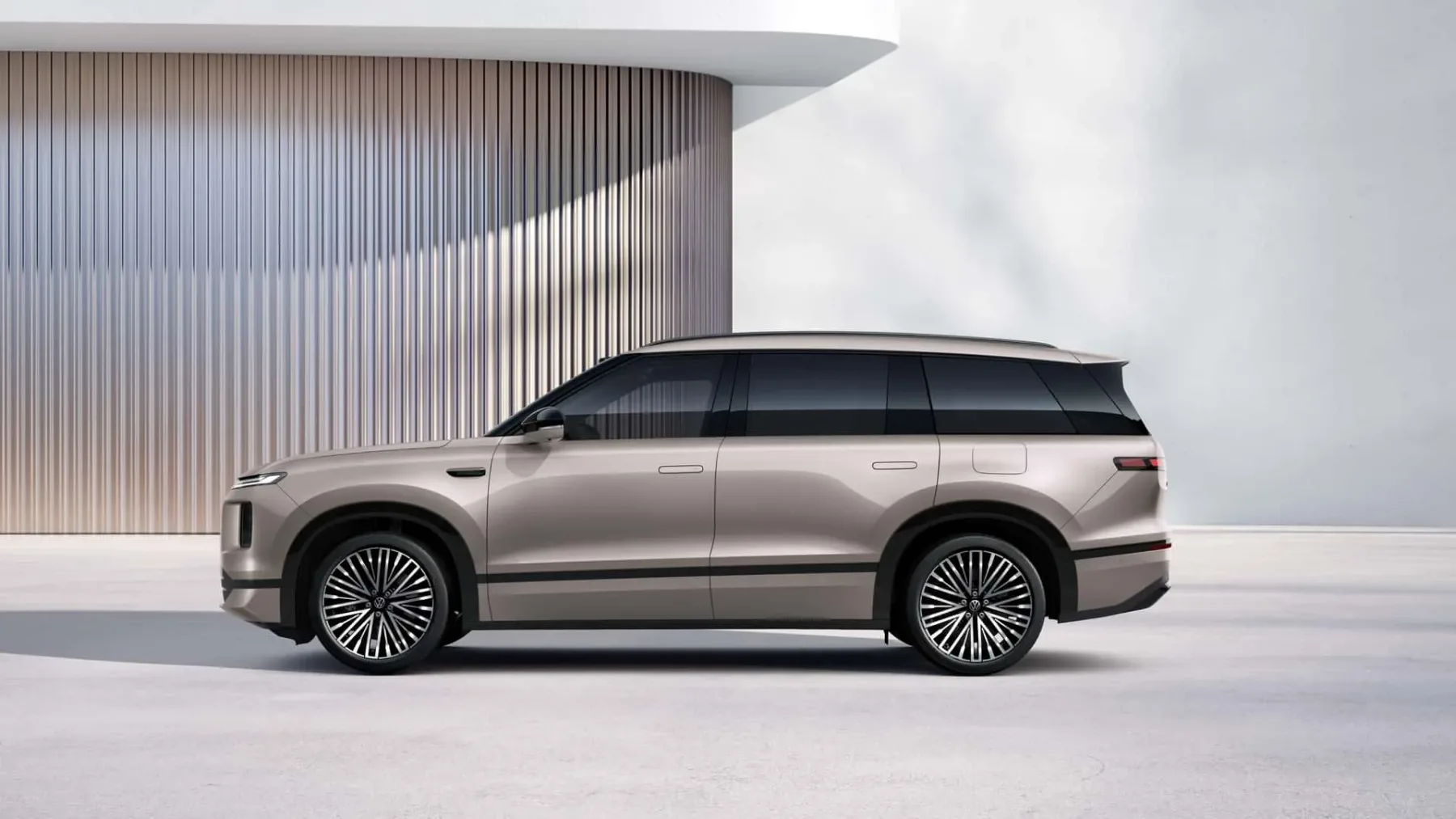 Novi Volkswagen ID. ERA 9X: Ogromen SUV in prvi električni VW z lastno bencinsko elektrarno