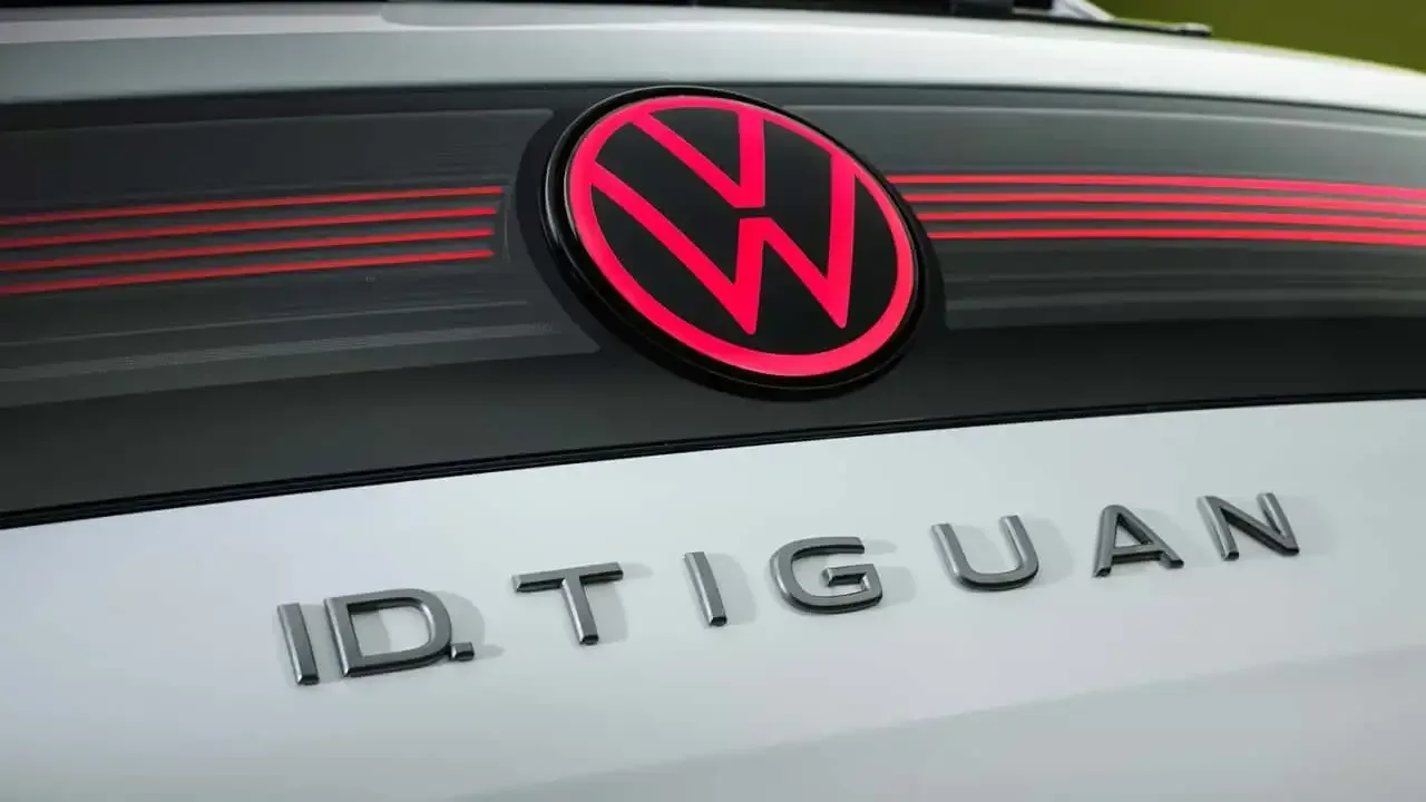 To je novi Volkswagen ID. Tiguan: Ko ID.4 odvrže sterilno masko in končno vrne gumbe