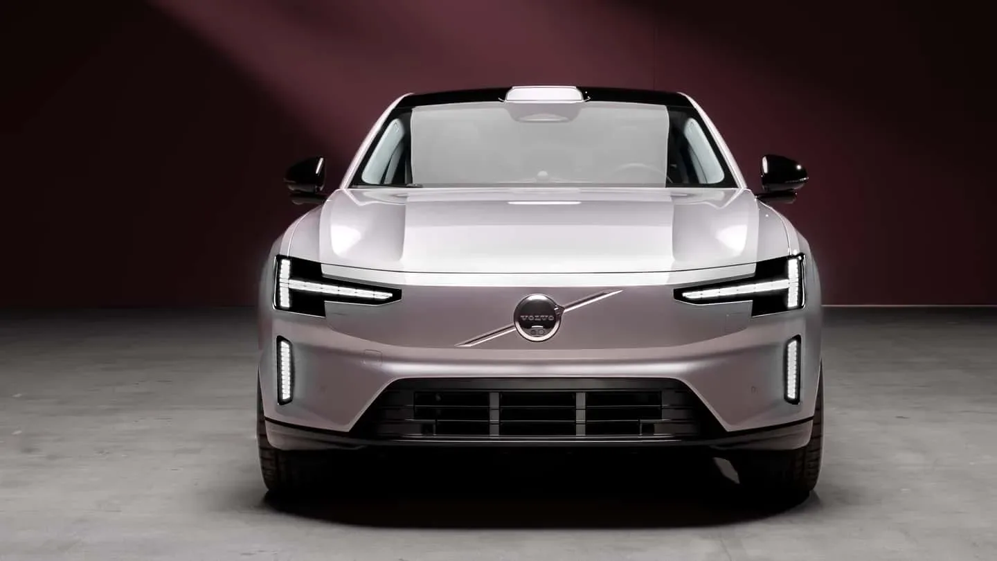 Novi Volvo ES90 2025: je skandinavska električna revolucija s 670 konji in napredno AI