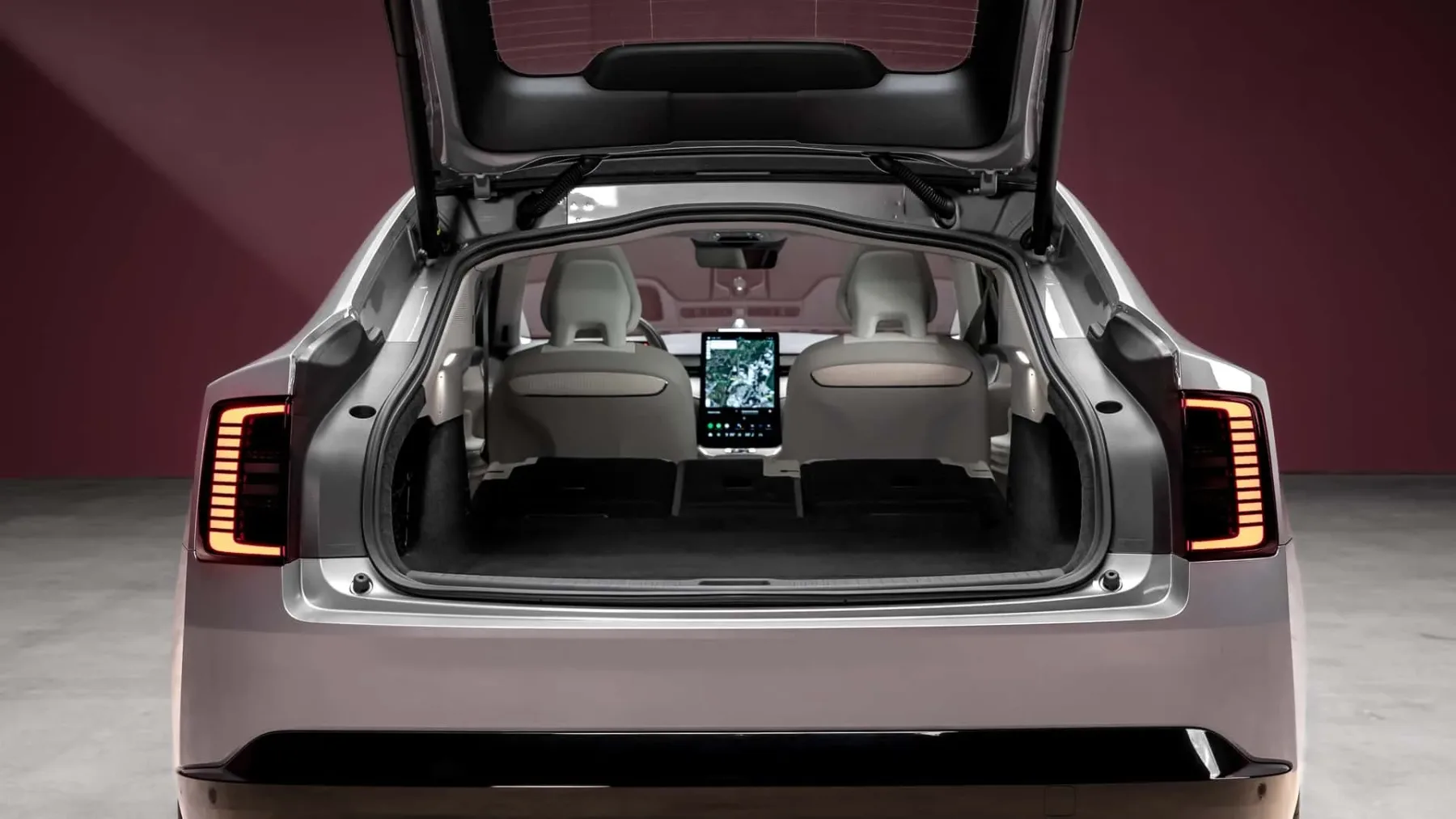 Novi Volvo ES90 2025: je skandinavska električna revolucija s 670 konji in napredno AI