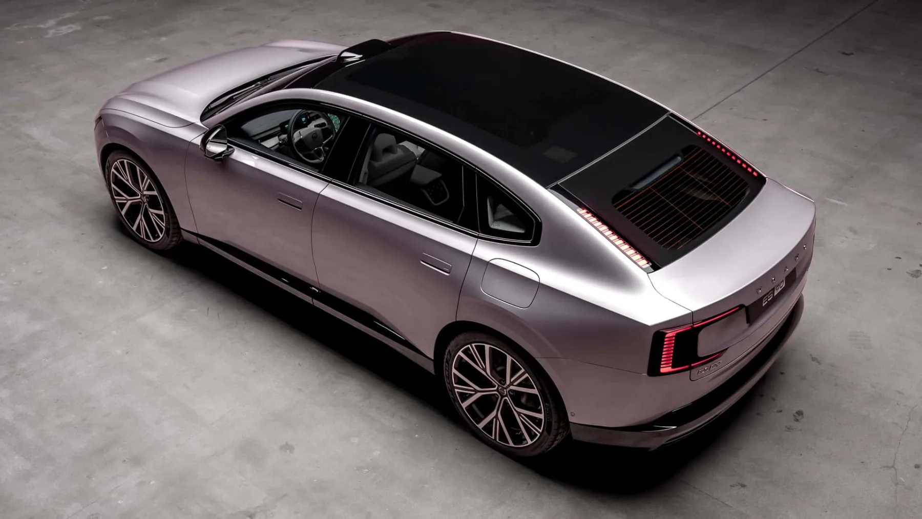 Novi Volvo ES90 2025: je skandinavska električna revolucija s 670 konji in napredno AI