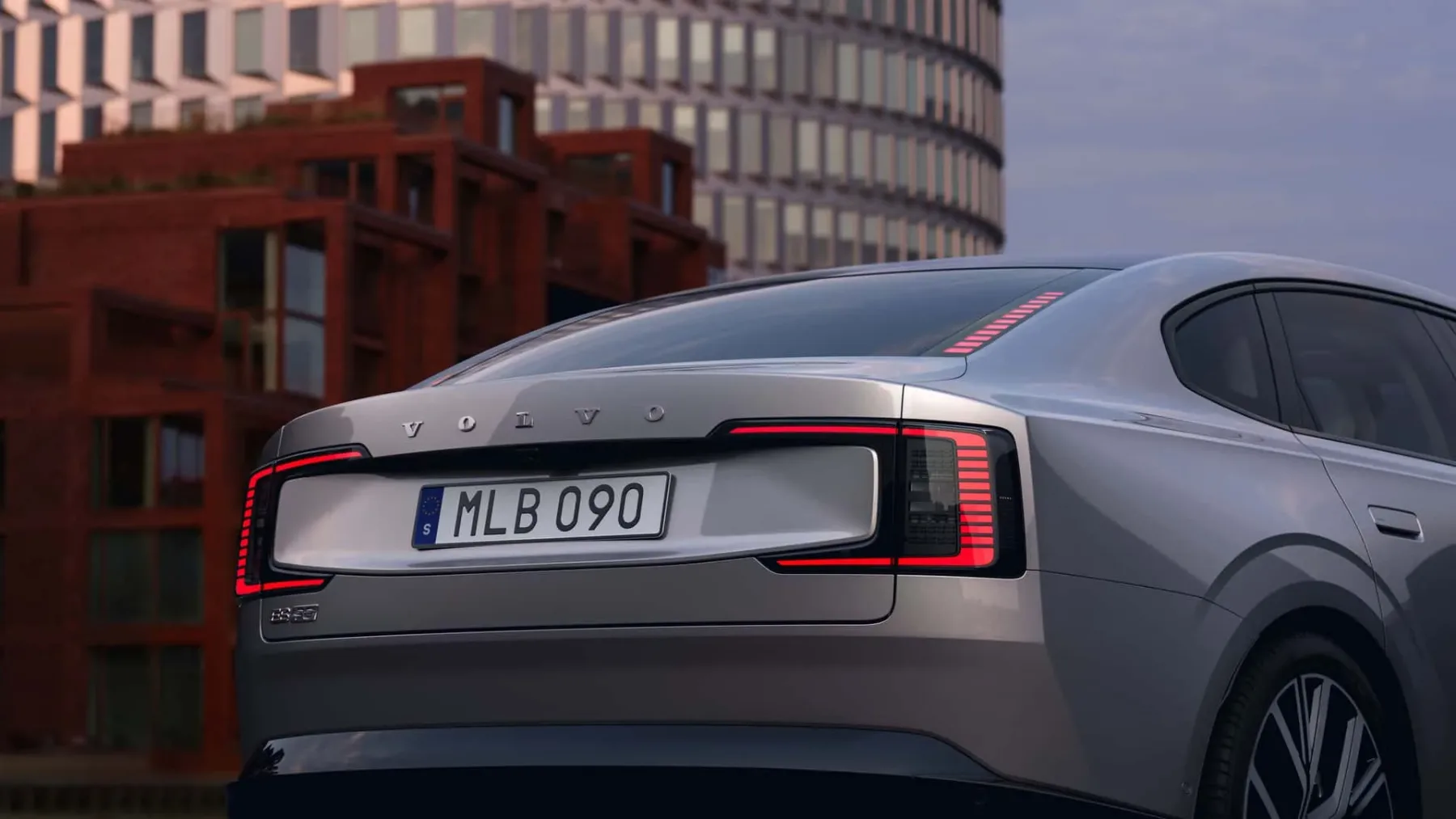 Novi Volvo ES90 2025: je skandinavska električna revolucija s 670 konji in napredno AI