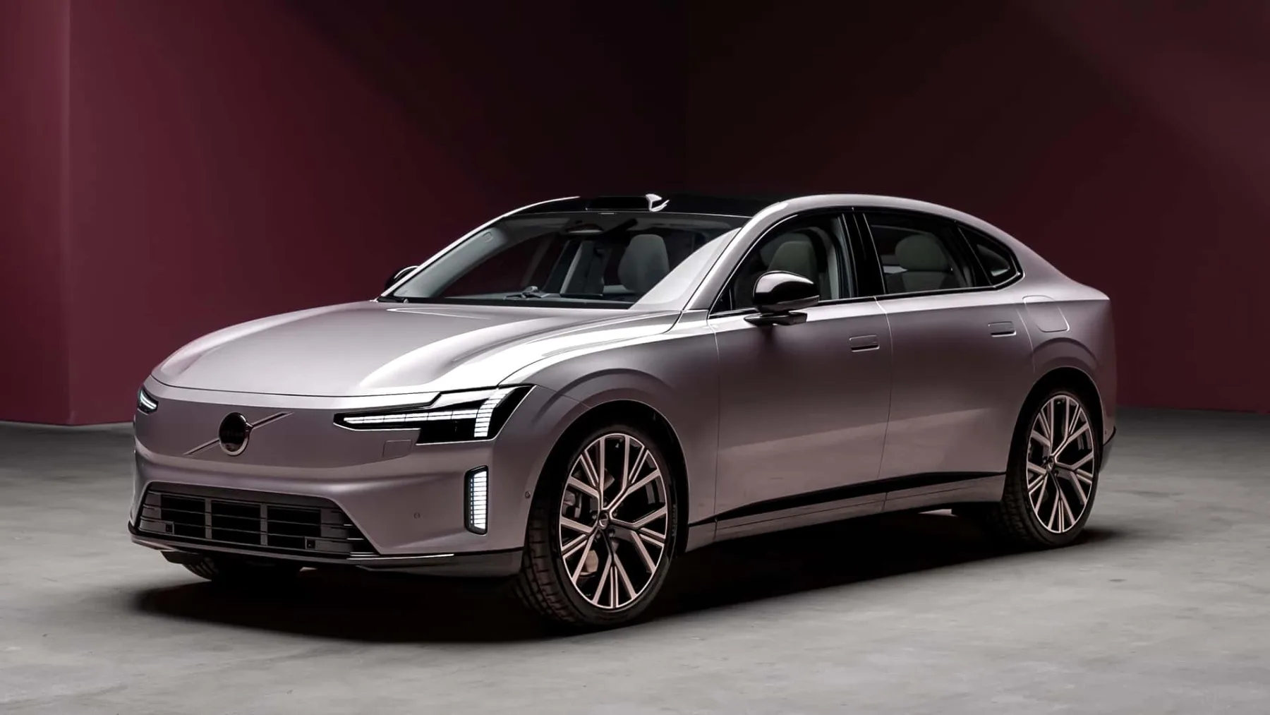 Novi Volvo ES90 2025: je skandinavska električna revolucija s 670 konji in napredno AI