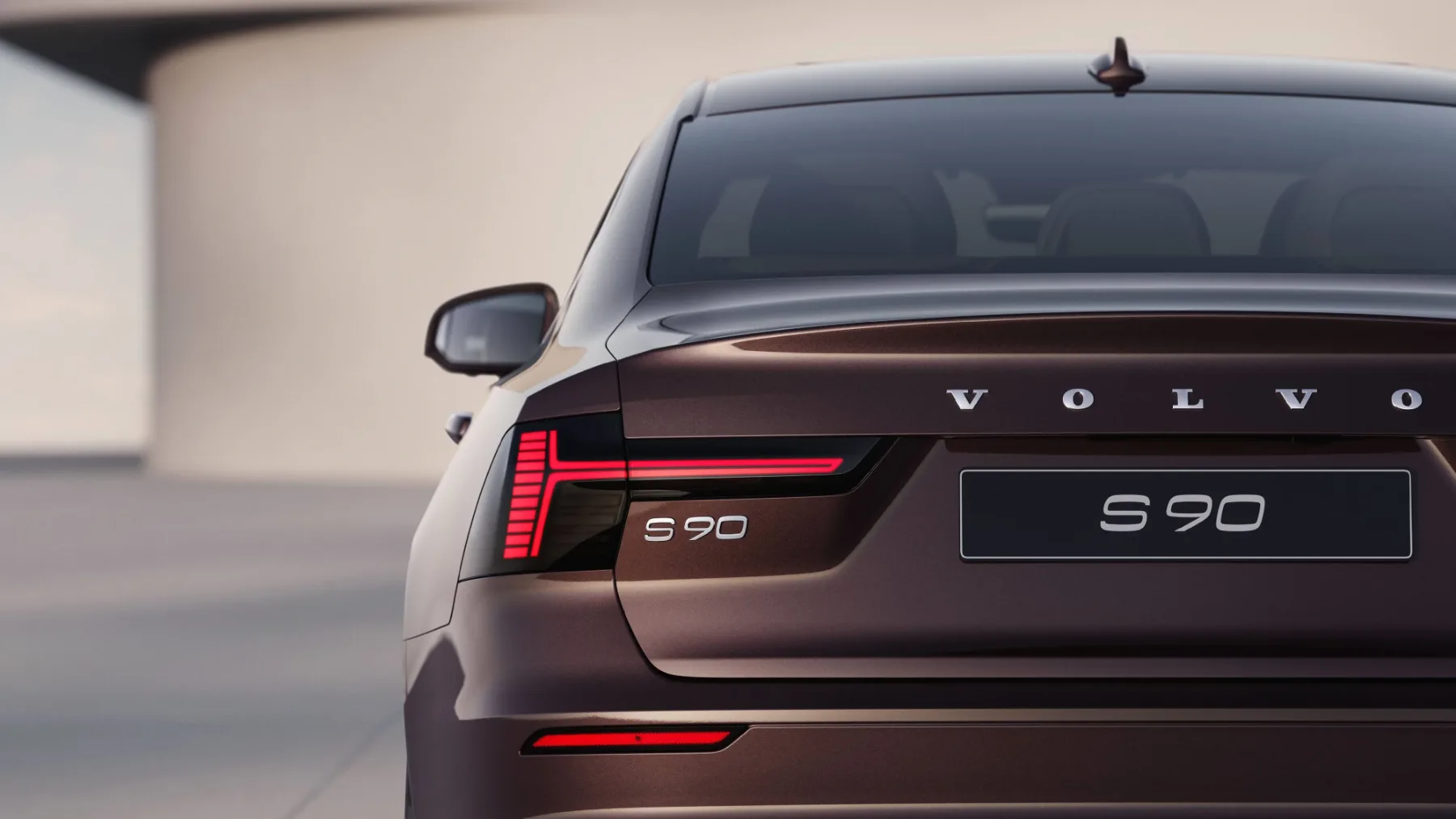 Novi Volvo S90 (2025) – Limuzina, ki zori kot vino in diši po sveže brušenem lesu