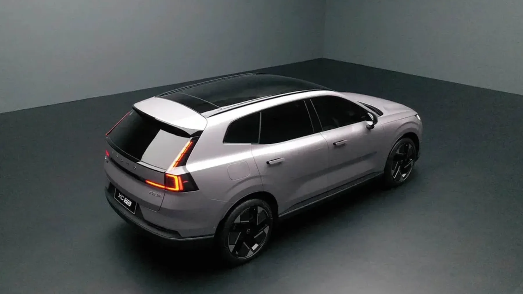 Novi Volvo XC70 (2026) PHEV: do 200 km elektrike – a le za Kitajsko?!
