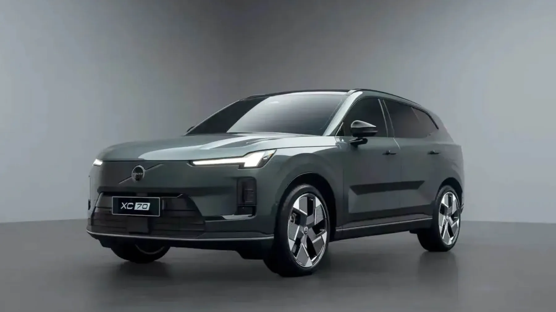 Novi Volvo XC70 (2026) PHEV: do 200 km elektrike – a le za Kitajsko?!