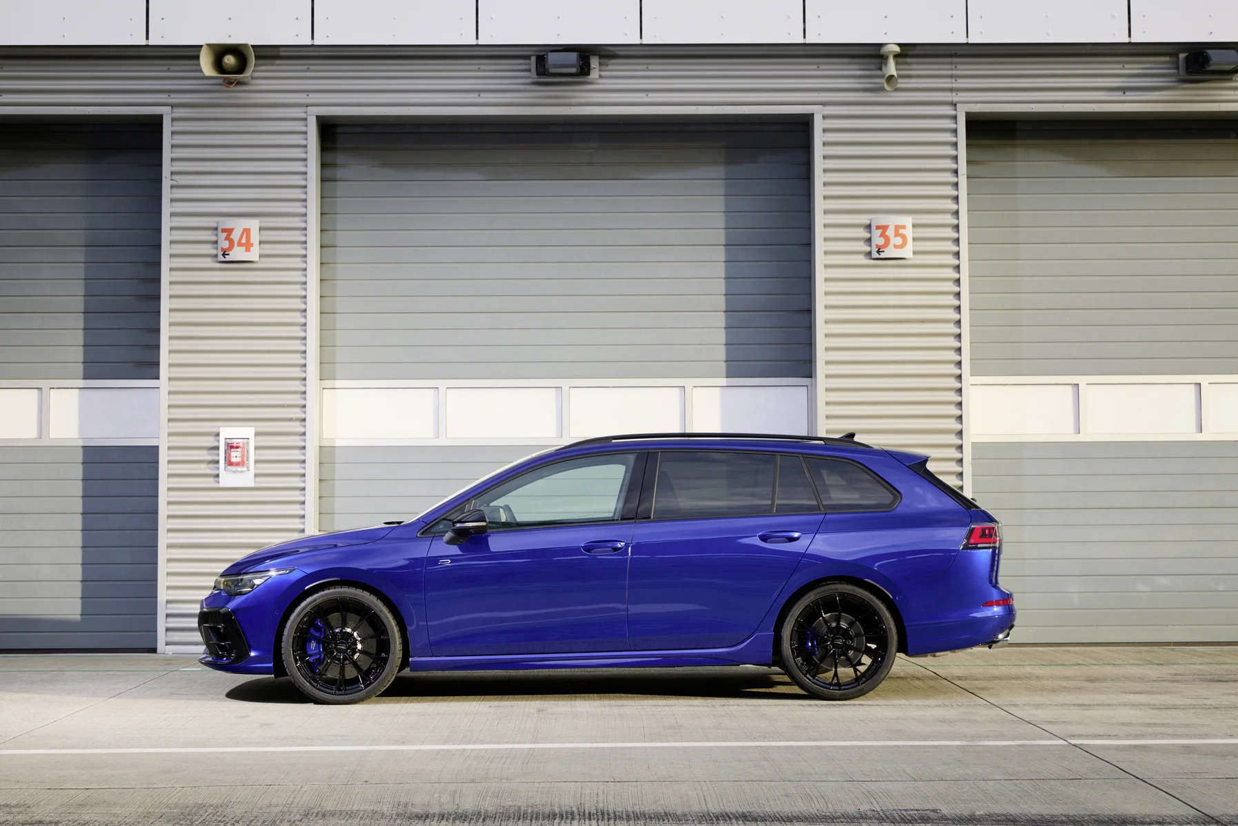 Novi VW Golf R Variant 2025: hitri karavan za družinske očete
