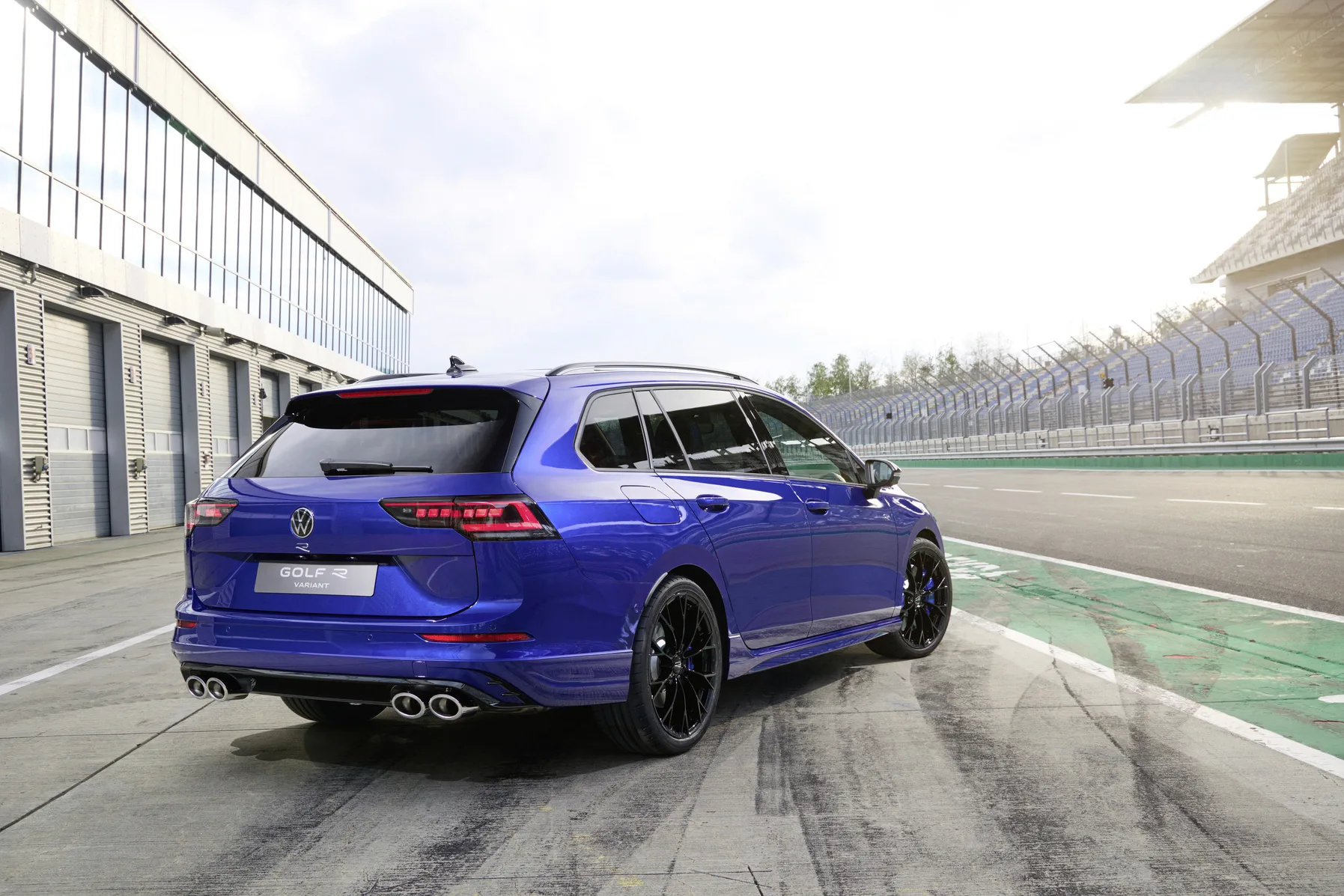 Novi VW Golf R Variant 2025: hitri karavan za družinske očete