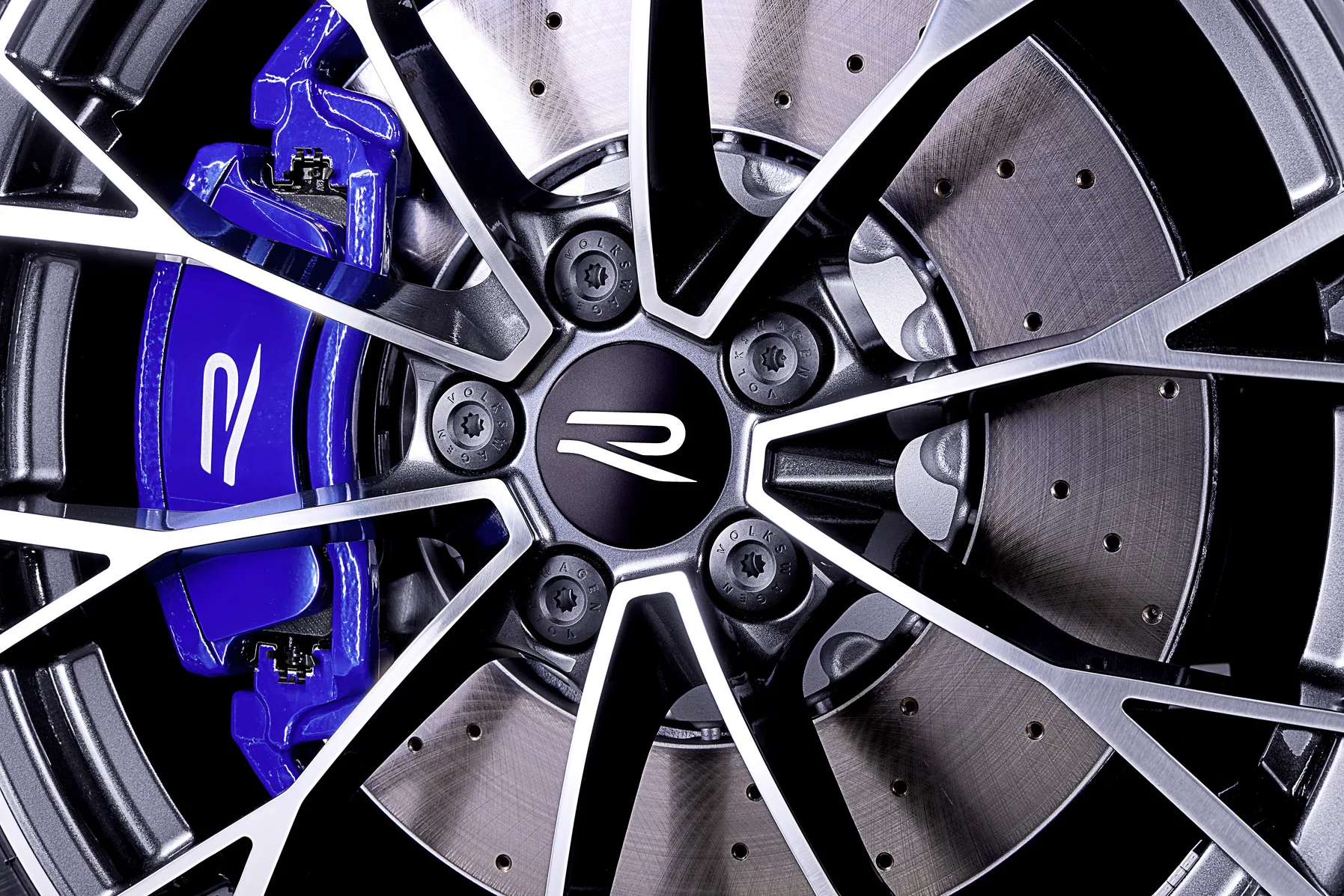 Novi VW Golf R Variant 2025: hitri karavan za družinske očete