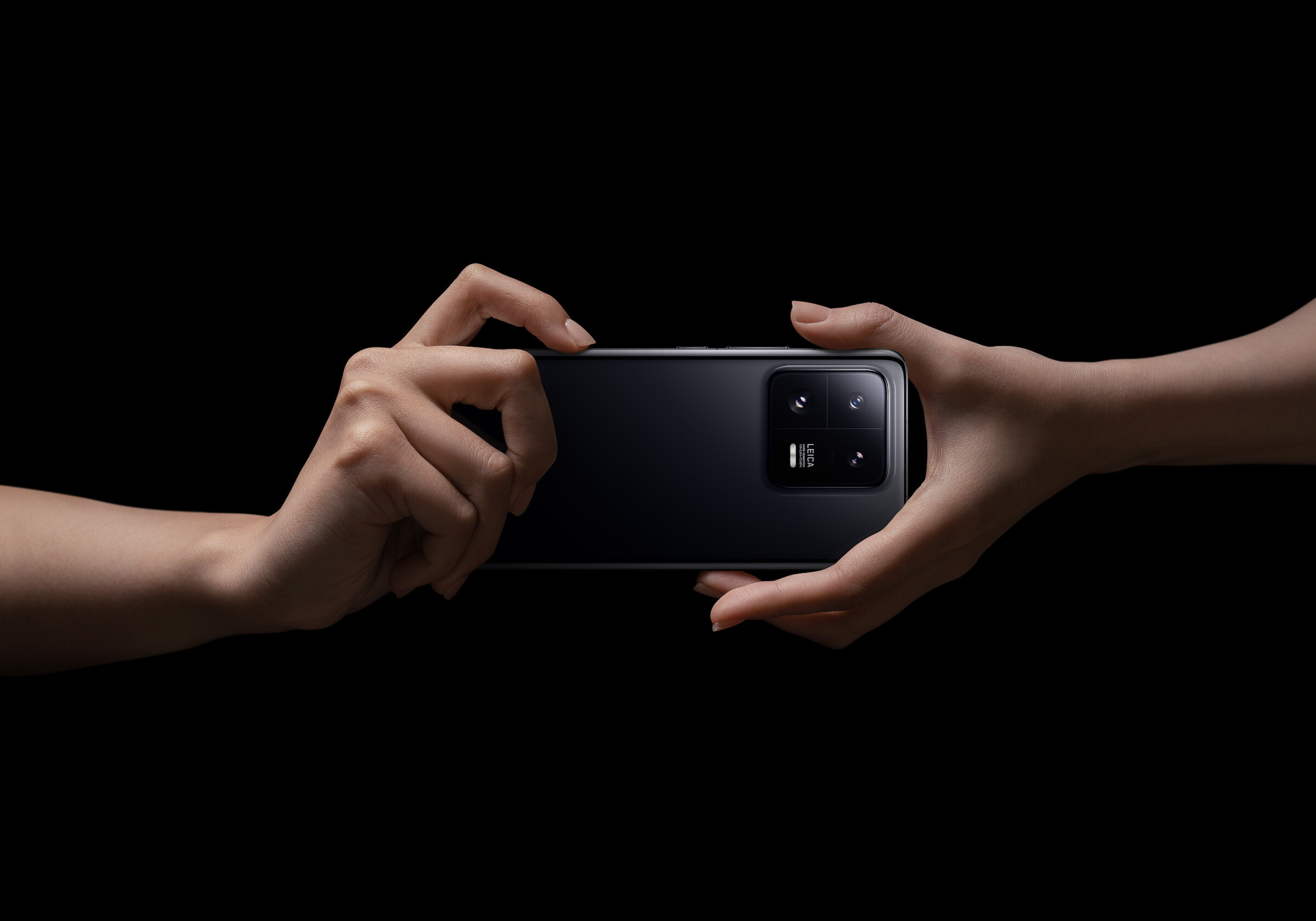 Novi Xiaomi 13 Pro se spopada s Samsungom z lečami in fotografijo Leica ter bliskovito hitrim polnjenjem