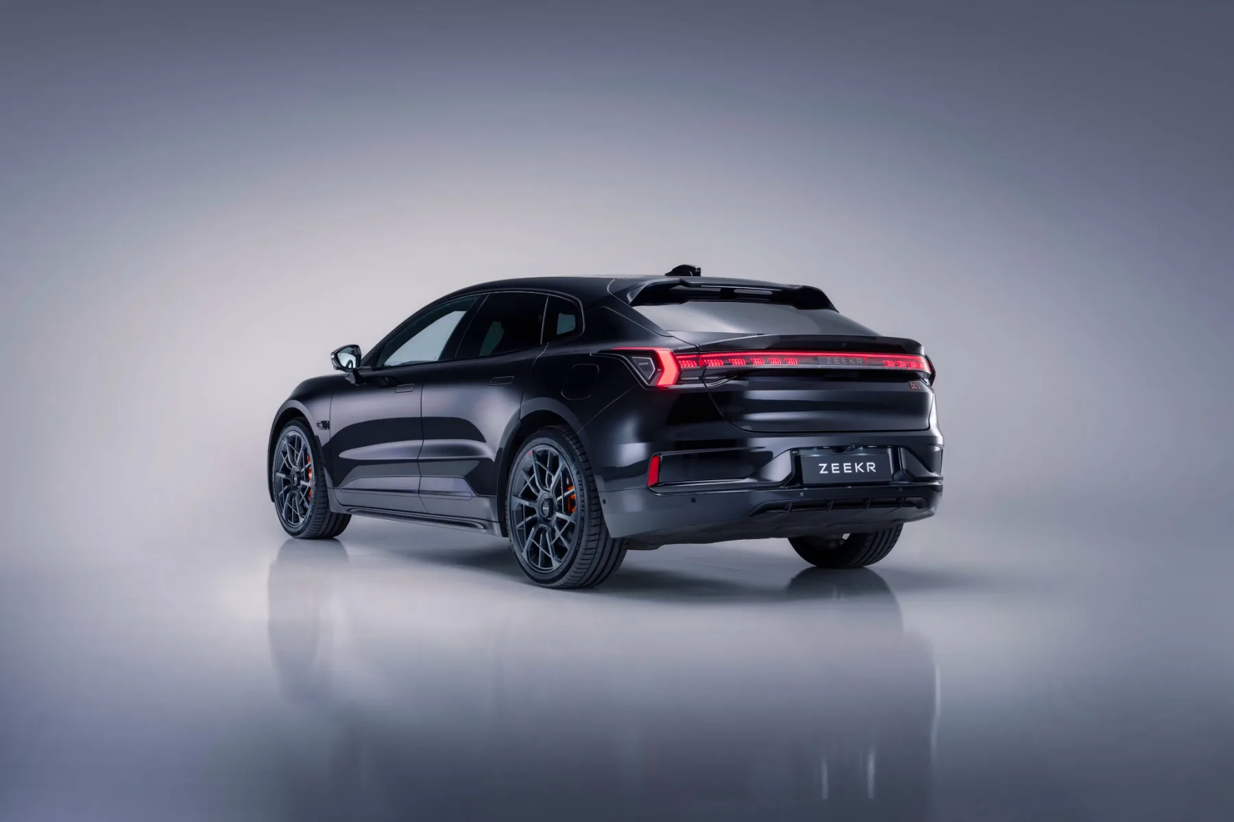 Novi Zeekr 001 prihaja leta 2027: shooting brake s 789 KM, 800-voltno tehniko