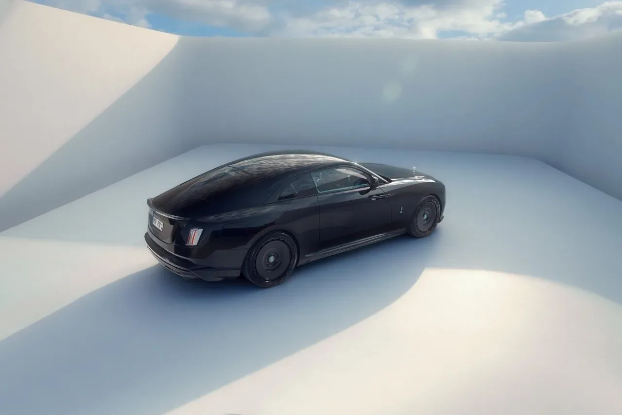 NOVITEC razkriva skskluzivne prilagoditve za Rolls-Royce Spectre – najbolj luksuzni električni kupe ta teden
