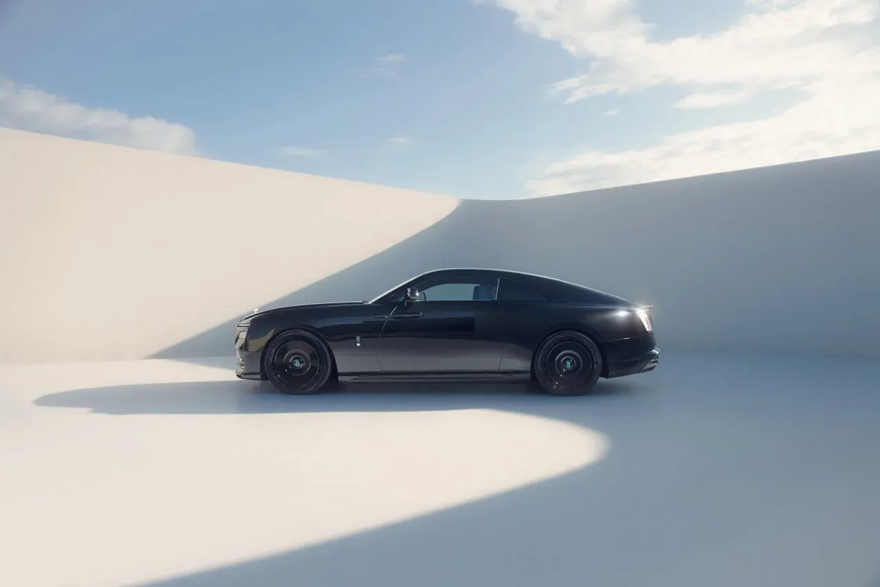 NOVITEC razkriva skskluzivne prilagoditve za Rolls-Royce Spectre – najbolj luksuzni električni kupe ta teden