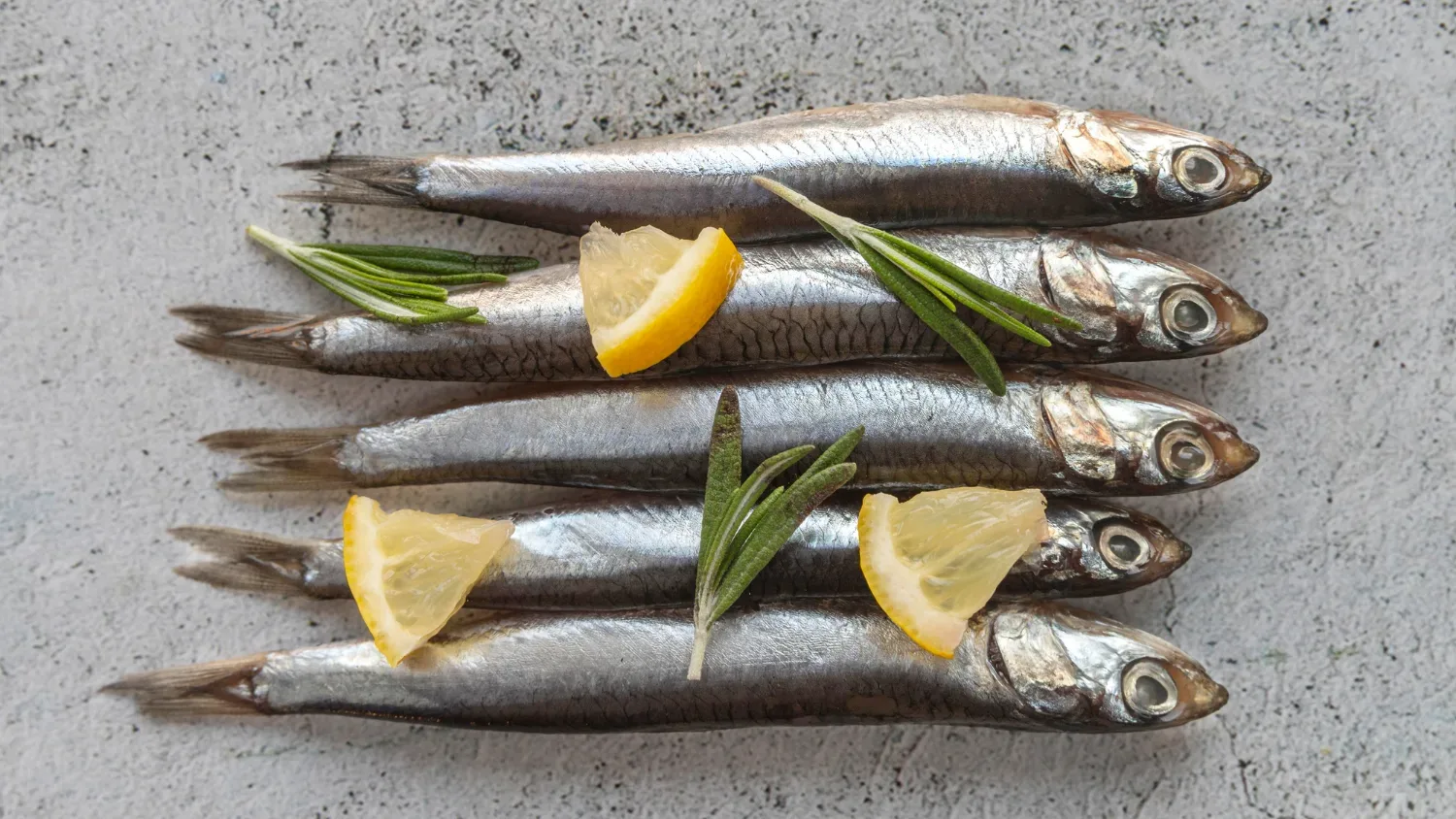 Nutricionisti razkrivajo: te 4 ribe so najbolj zdrave – in veliko cenejše od lososa!