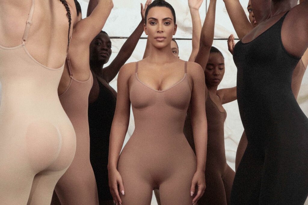 Oblikuj svojo samozavest: izberi pravo “shapewear” perilo za oblikovanje popolne postave