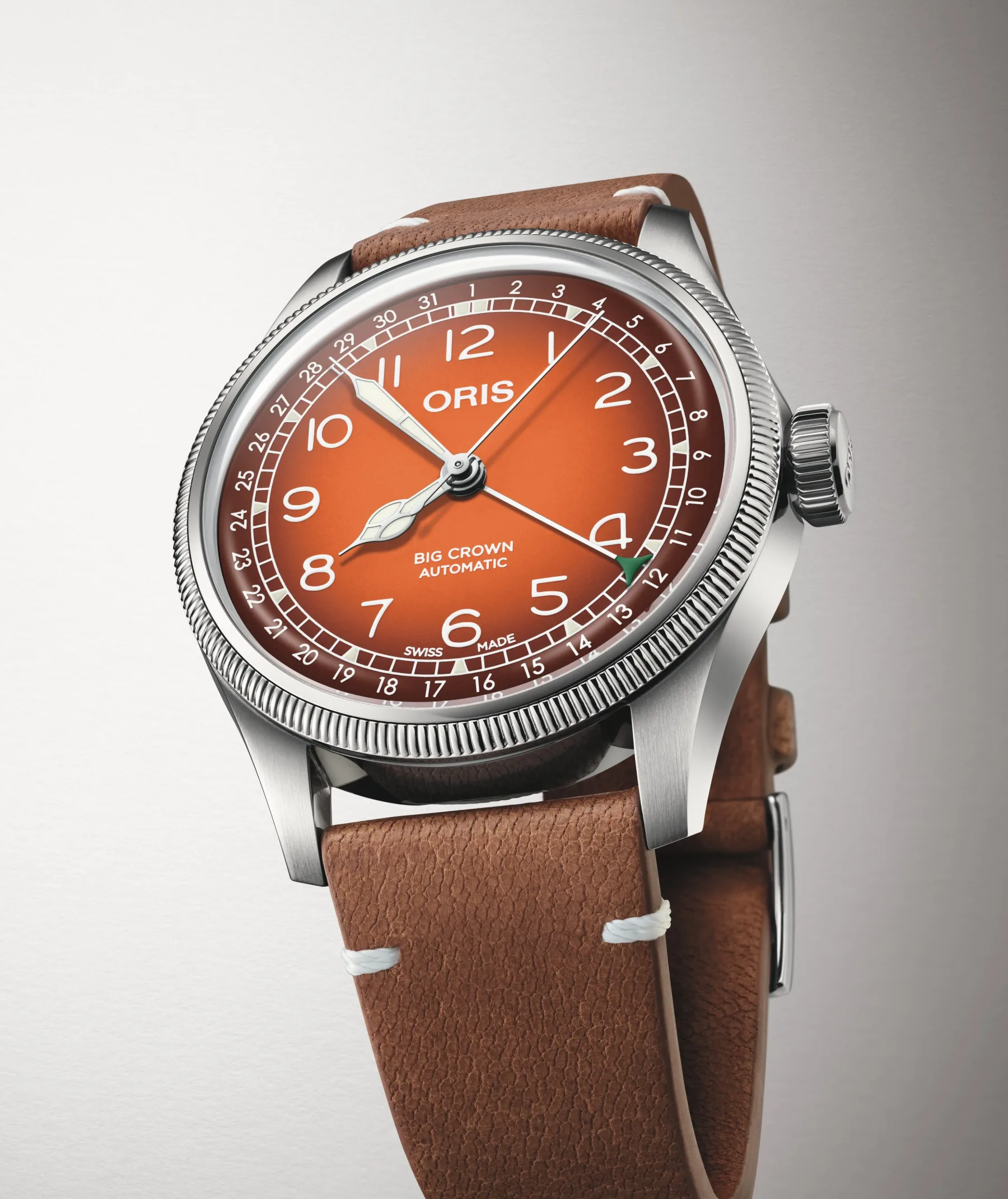 Od pilota do modne ikone: Oris Big Crown Pointer Date v oranžni izdaji, ki vas bo ogrela kot pečeni kostanji