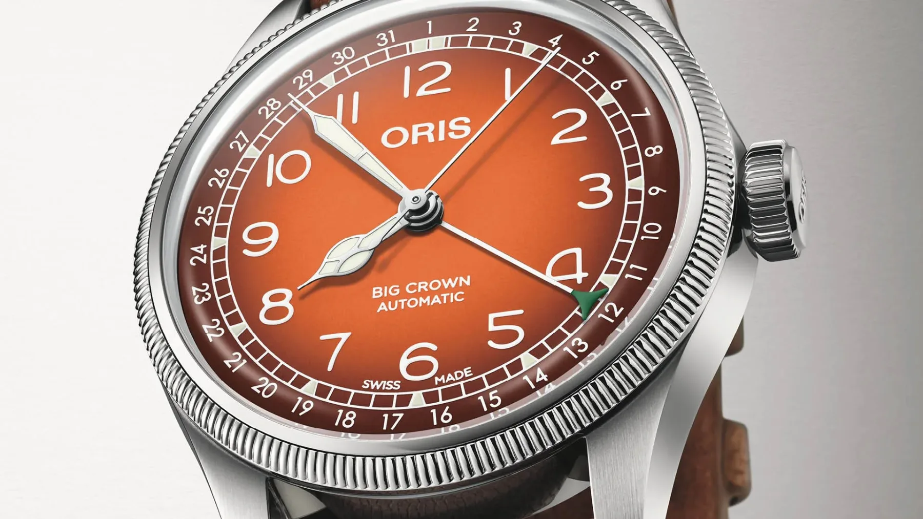 Od pilota do modne ikone: Oris Big Crown Pointer Date v oranžni izdaji, ki vas bo ogrela kot pečeni kostanji