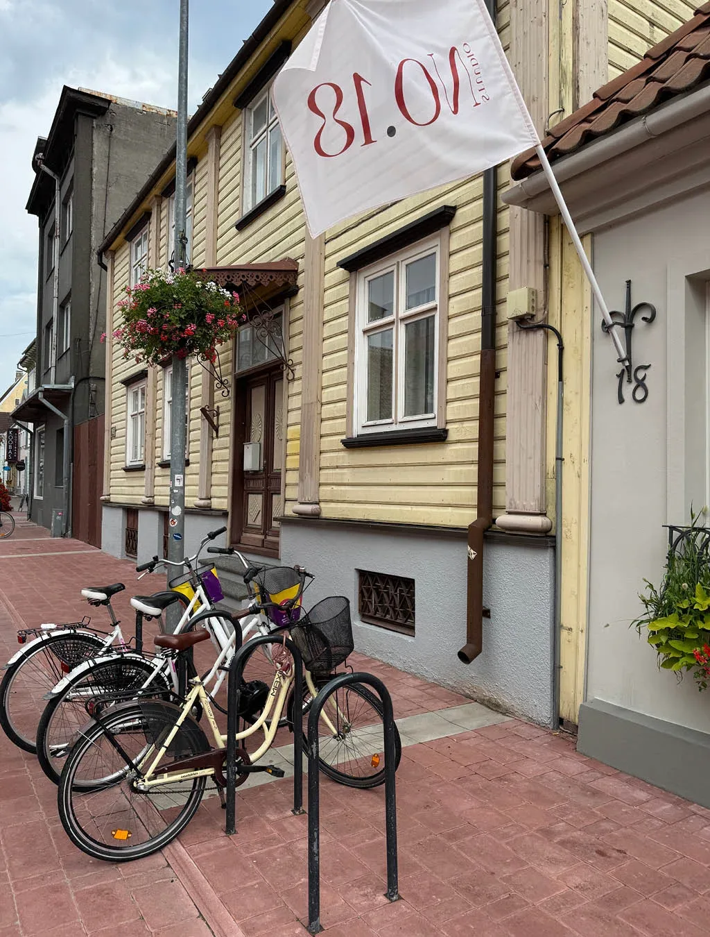 Od Slovenije do arktičnega raja: 22-dnevni družinski road trip do Lofotov z overland vozilom