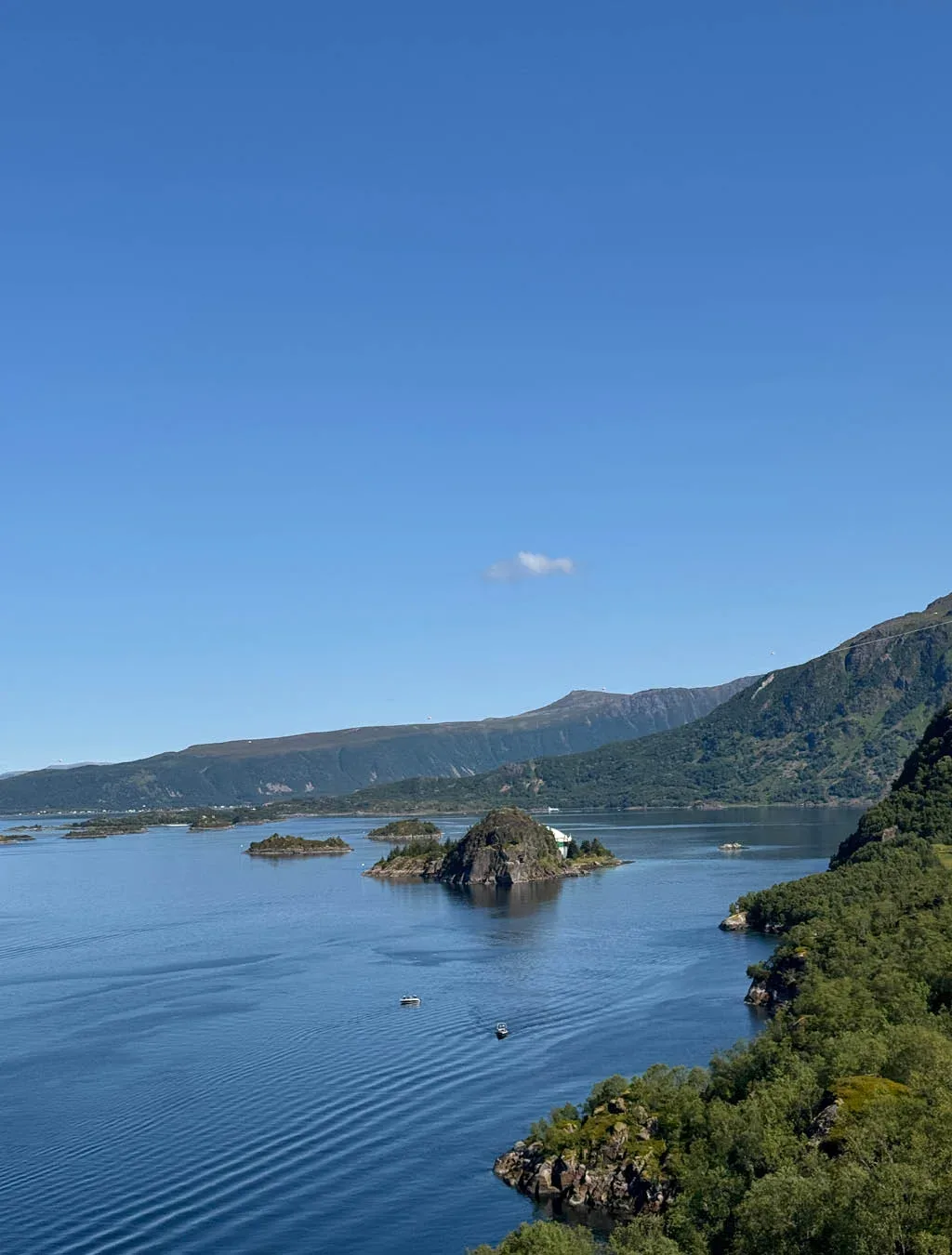 Od Slovenije do arktičnega raja: 22-dnevni družinski road trip do Lofotov z overland vozilom