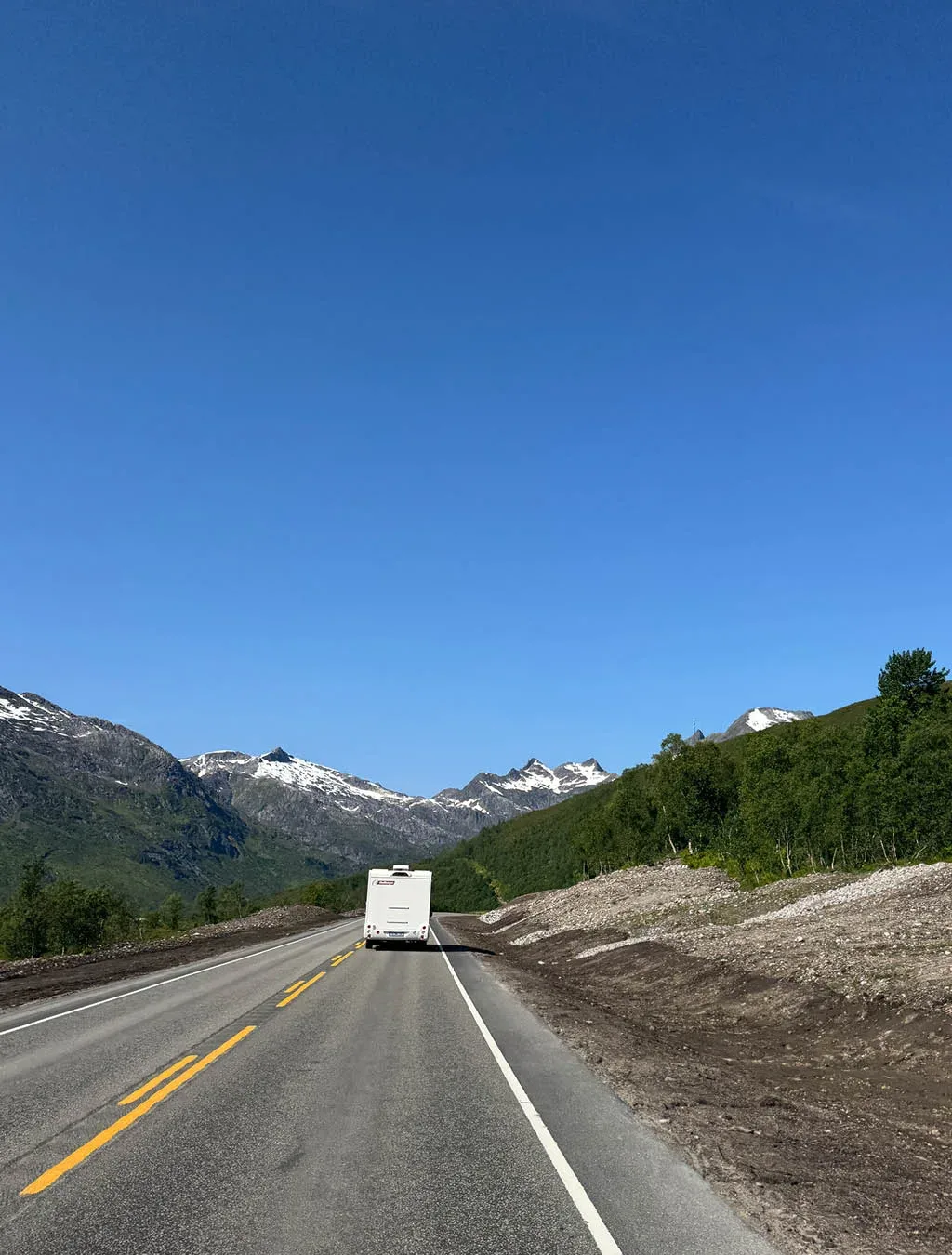 Od Slovenije do arktičnega raja: 22-dnevni družinski road trip do Lofotov z overland vozilom