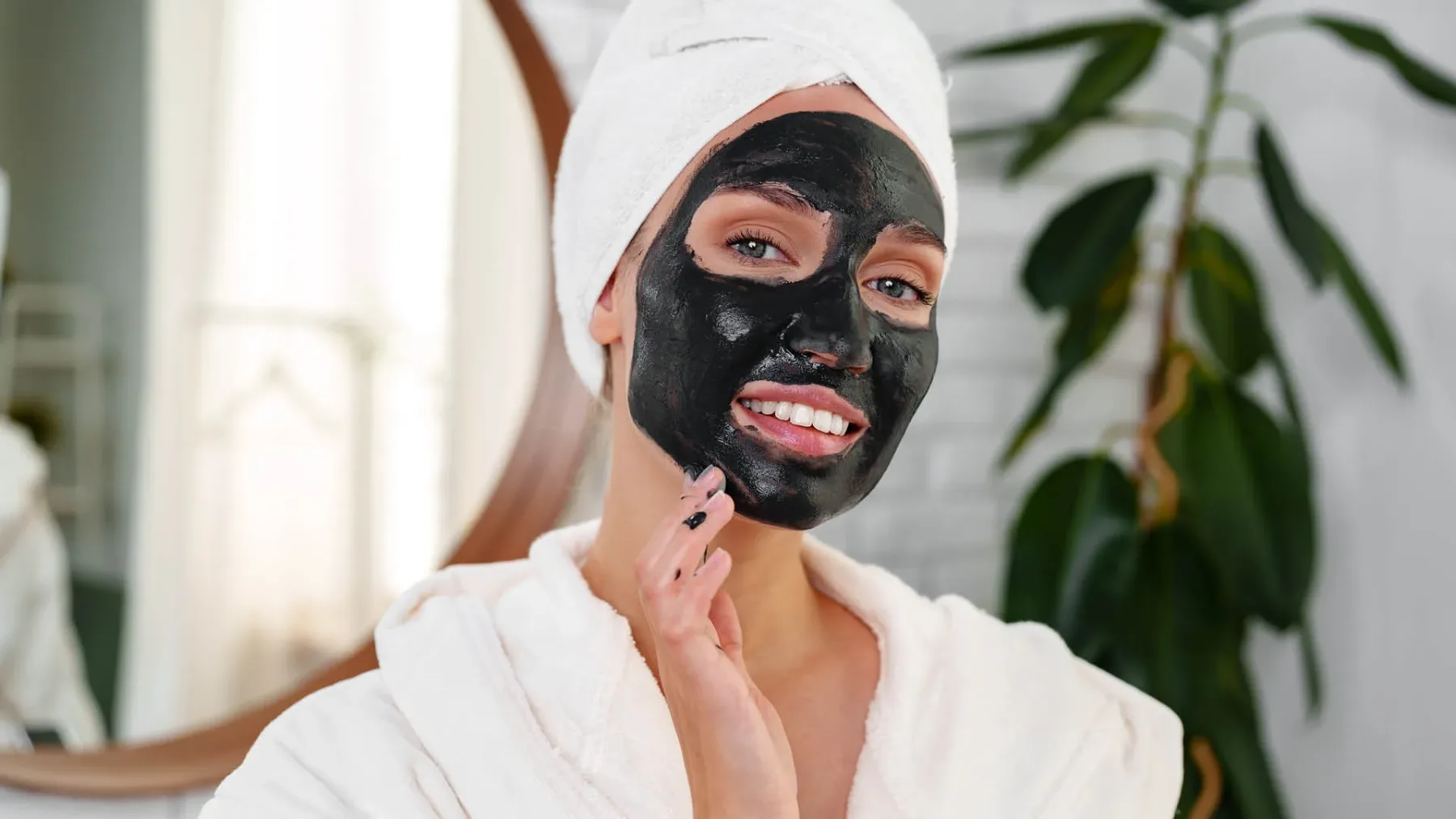 Od zamašenih por do “glass skin” učinka: zakaj je aktivno oglje nov lepotni ritual za sijočo kožo