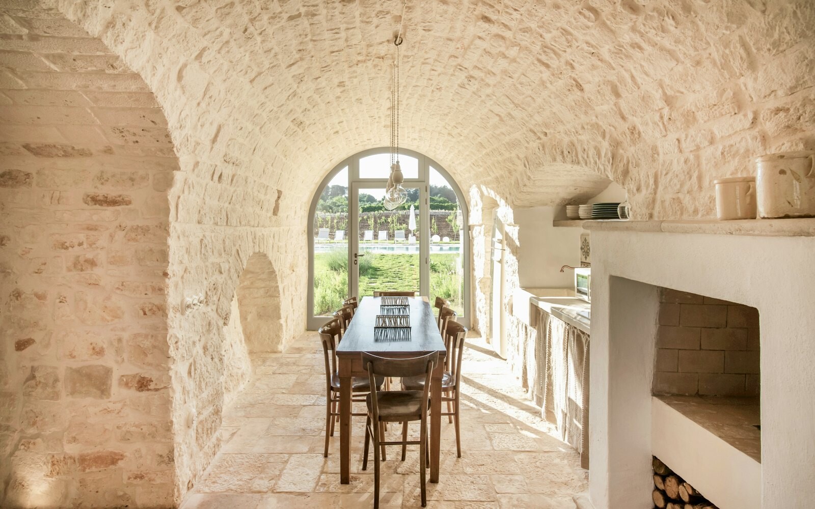 Odkrijte čarobno razkošje v srcu Apulije: Trullo Ciliegio – edinstveno zatočišče
