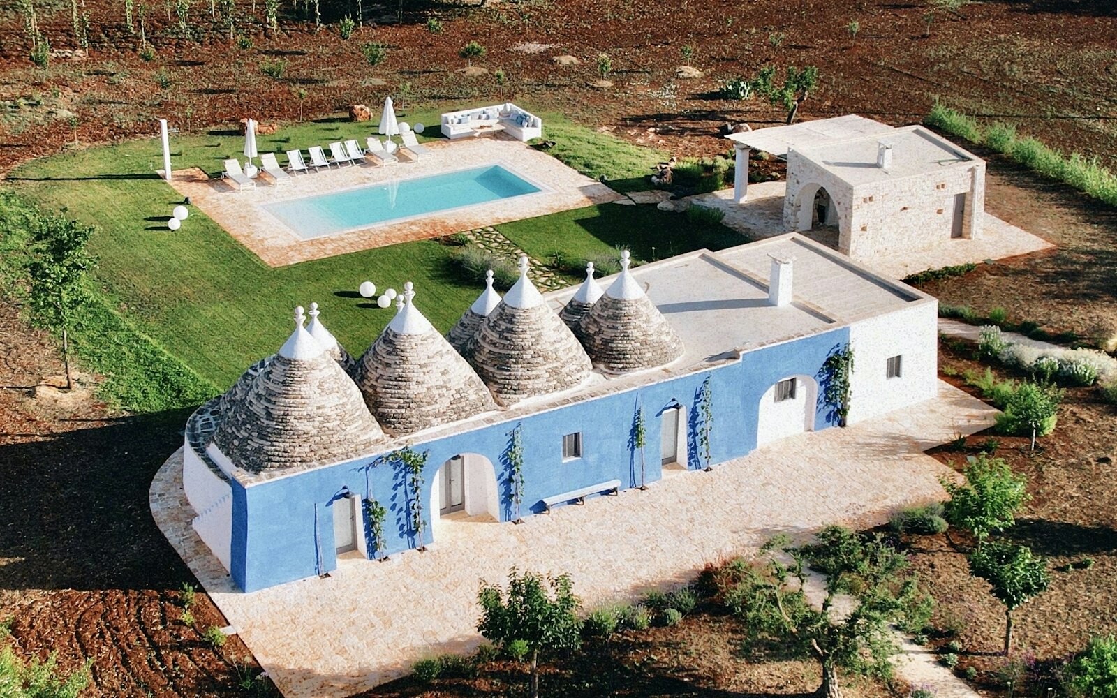 Odkrijte čarobno razkošje v srcu Apulije: Trullo Ciliegio – edinstveno zatočišče