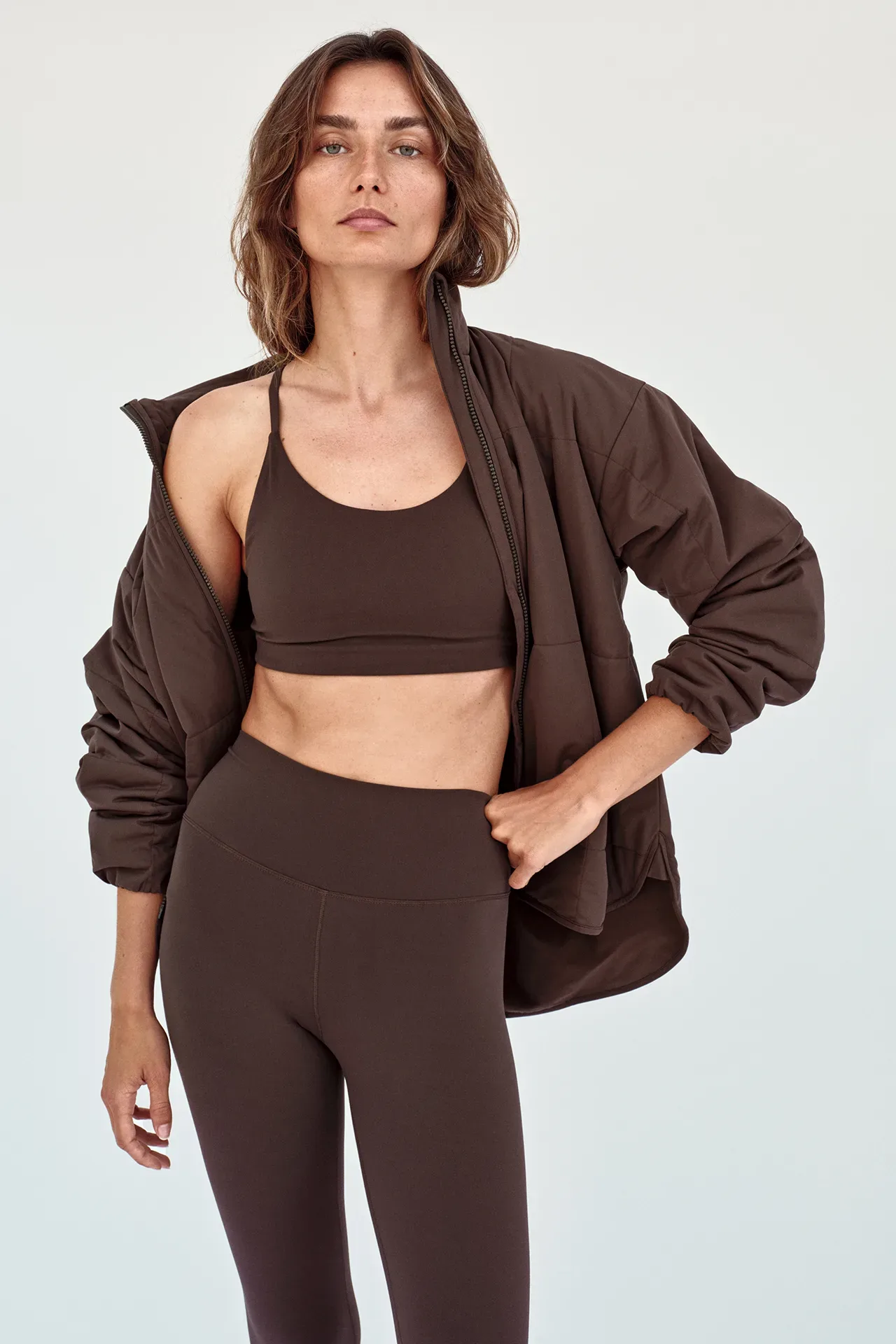 Odkrijte H&M Wellness Edit kolekcijo – oblačila in dodatki, ki objamejo telo in umirijo duha